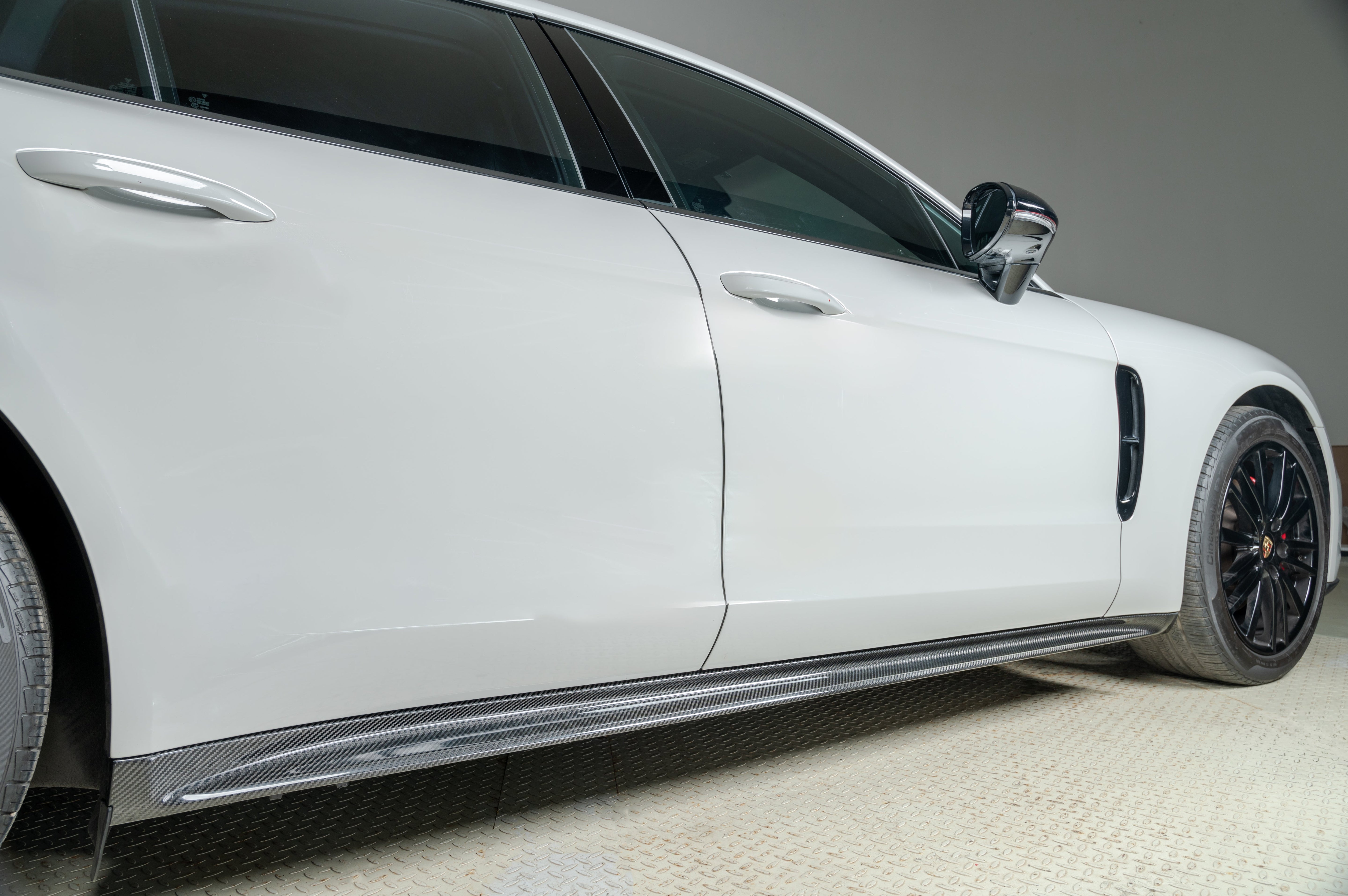 Carbon Seitenschweller passend für Porsche Panamera 971 – dynamische Seitenlinie