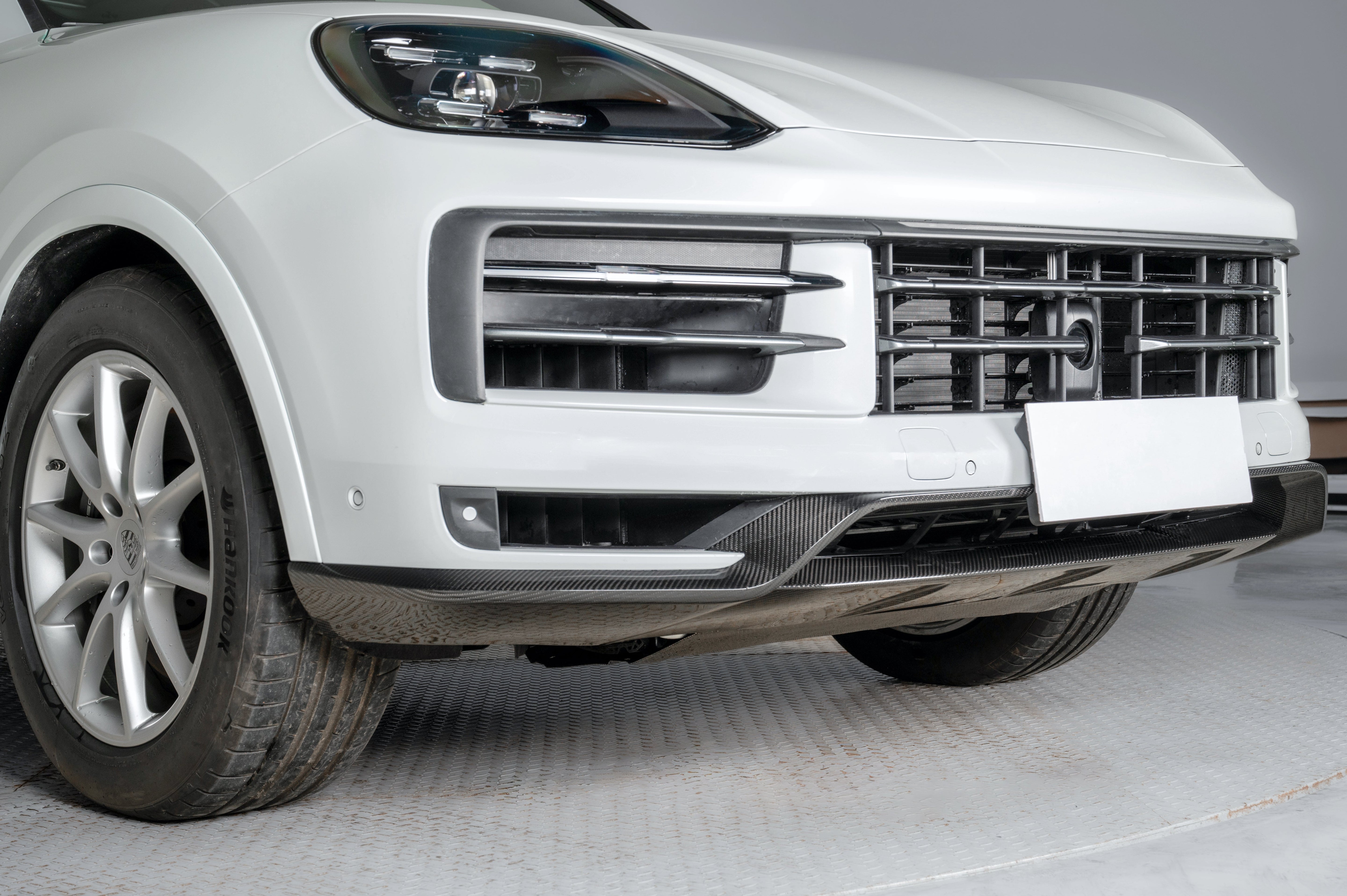 Dry-Carbon Frontlippe GT-Style passend für Porsche Cayenne S & GTS 9YA.2 – tiefere Front