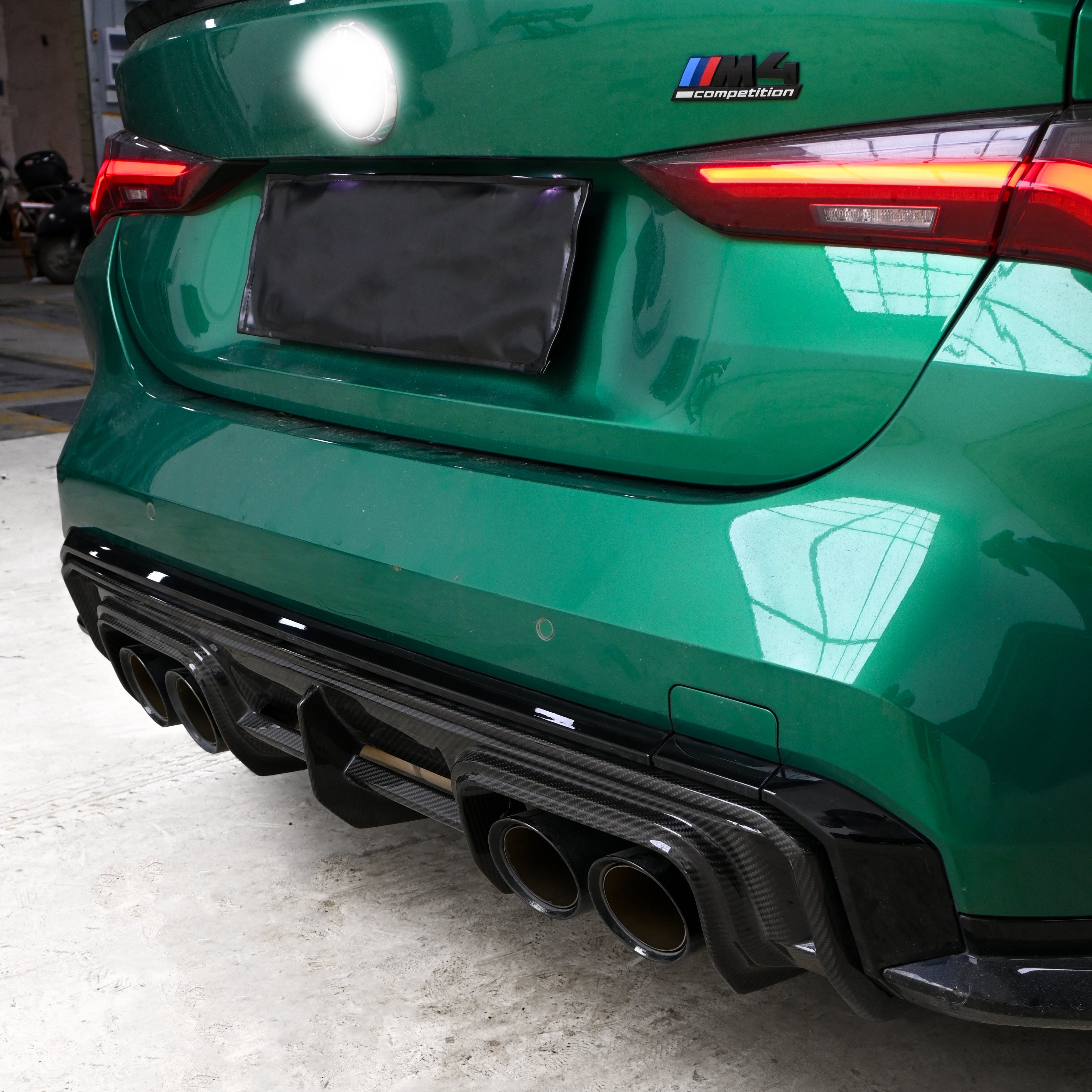 Carbon Heckdiffusor im V-Style passend für BMW M3 G80/G81 und M4 G82/G83, Echtcarbon - Getsdowned