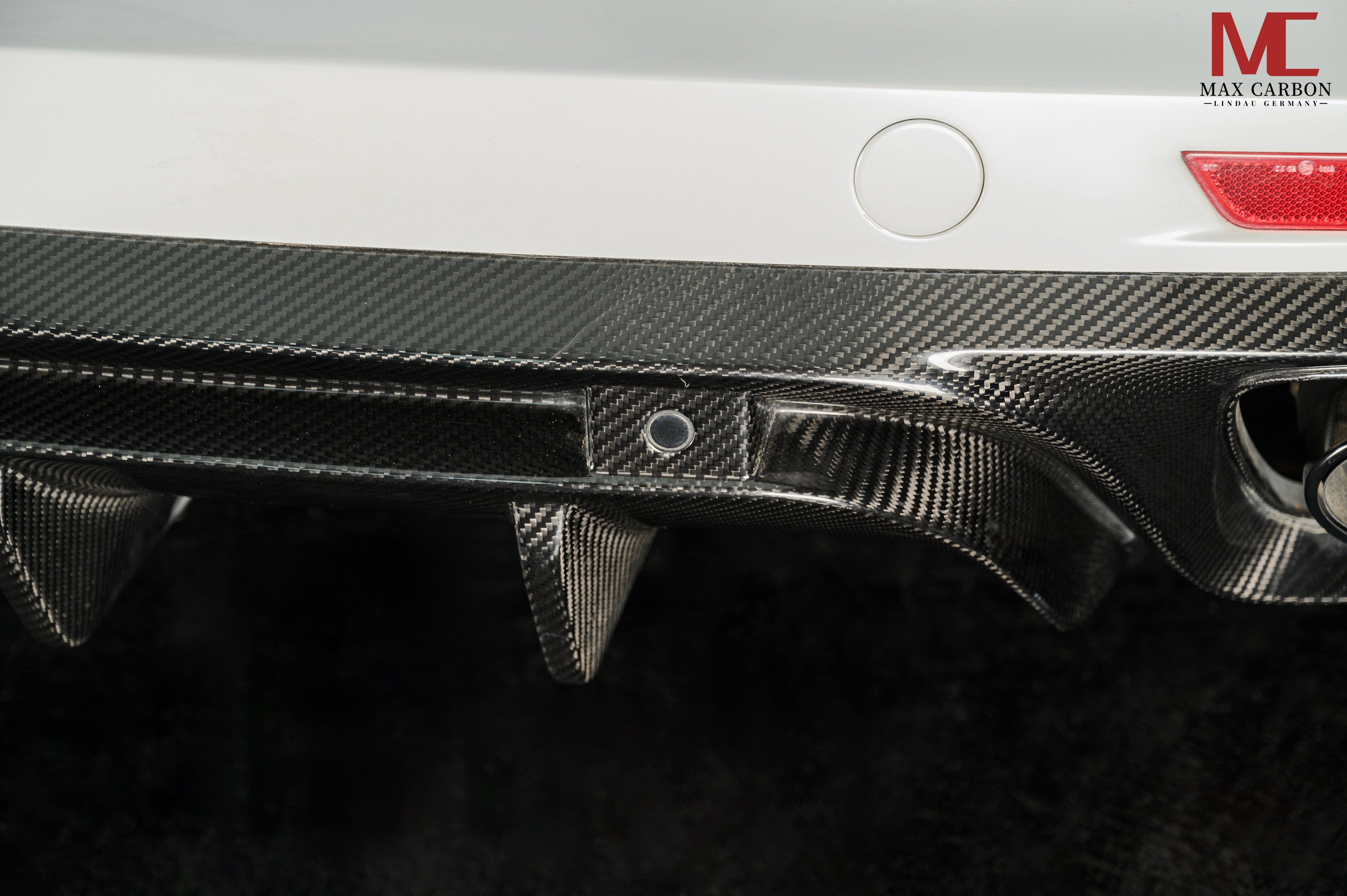 Carbon Heckdiffusor passend für Porsche Panamera 971 – aggressiver Heckabschluss