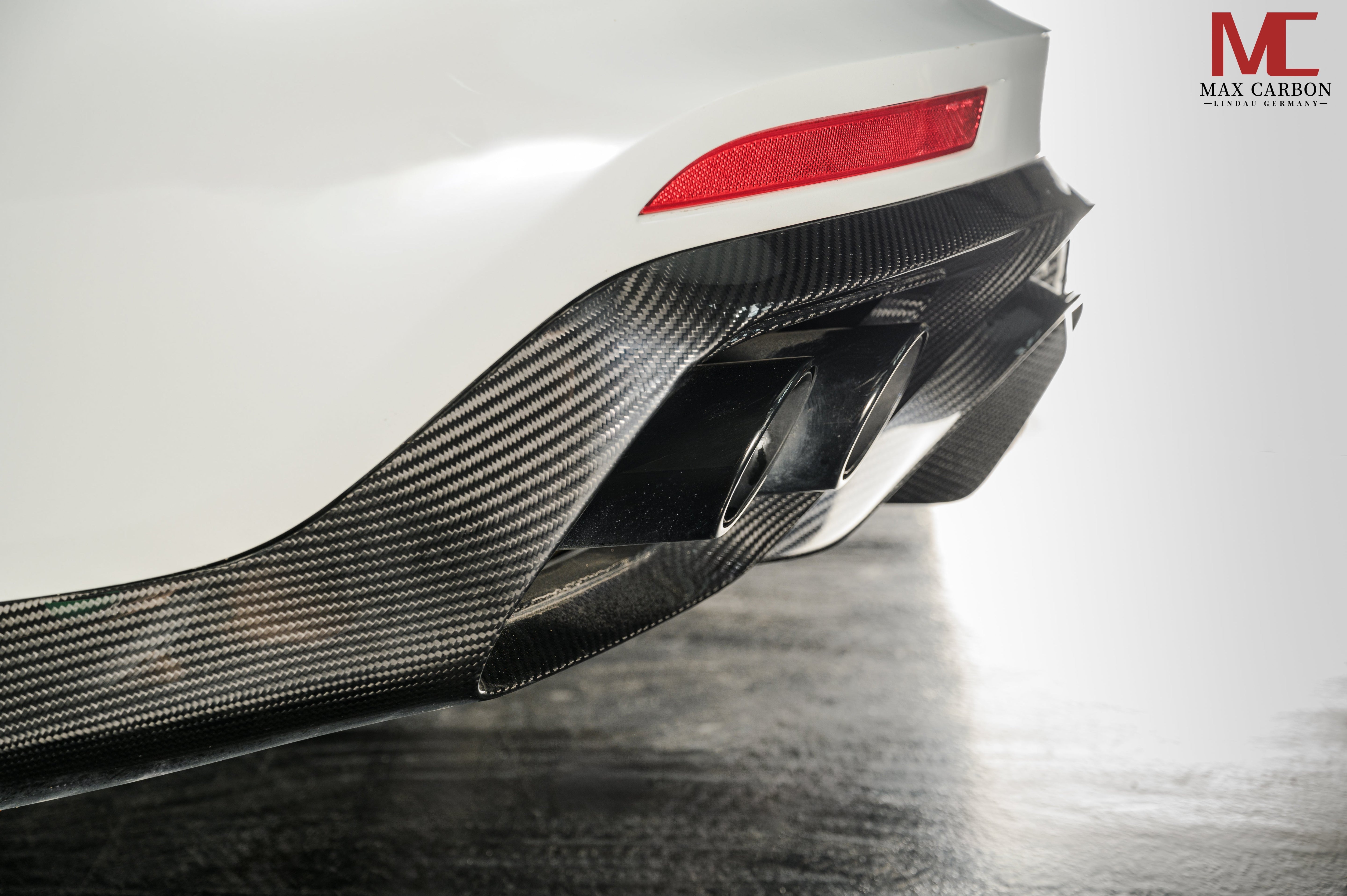 Carbon Heckdiffusor passend für Porsche Panamera 971 – aggressiver Heckabschluss