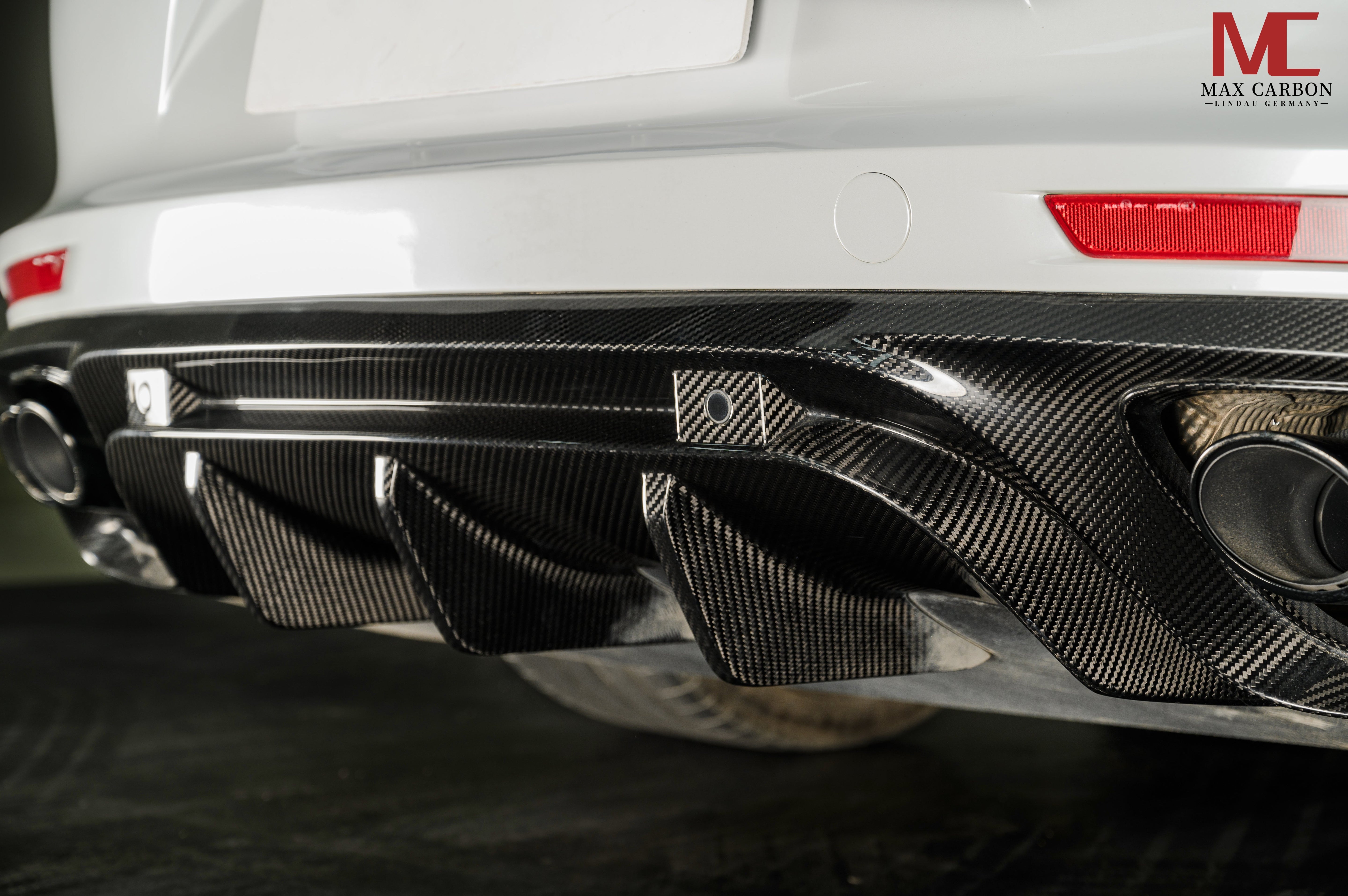 Carbon Heckdiffusor passend für Porsche Panamera 971 – aggressiver Heckabschluss