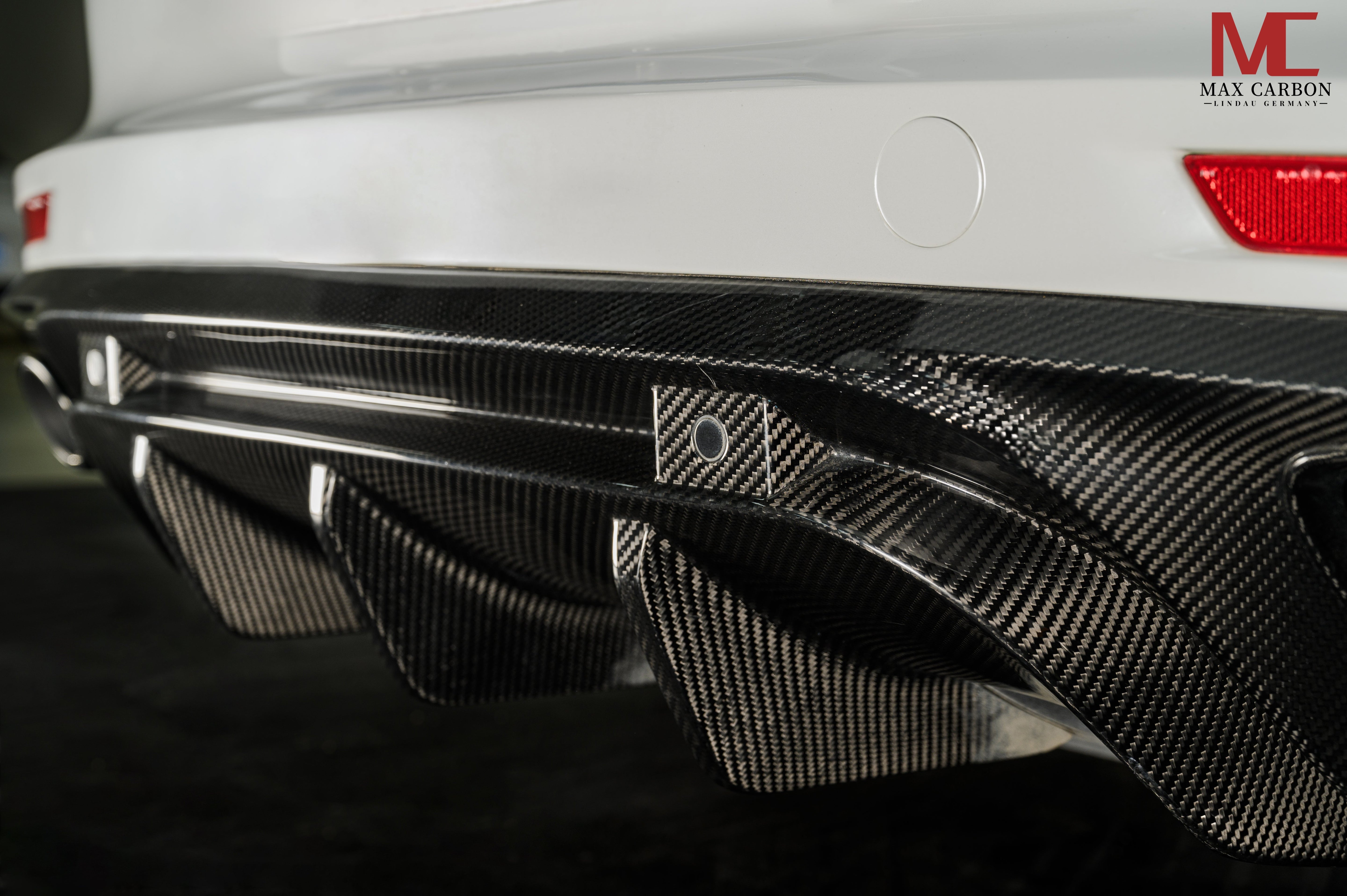 Carbon Heckdiffusor passend für Porsche Panamera 971 – aggressiver Heckabschluss