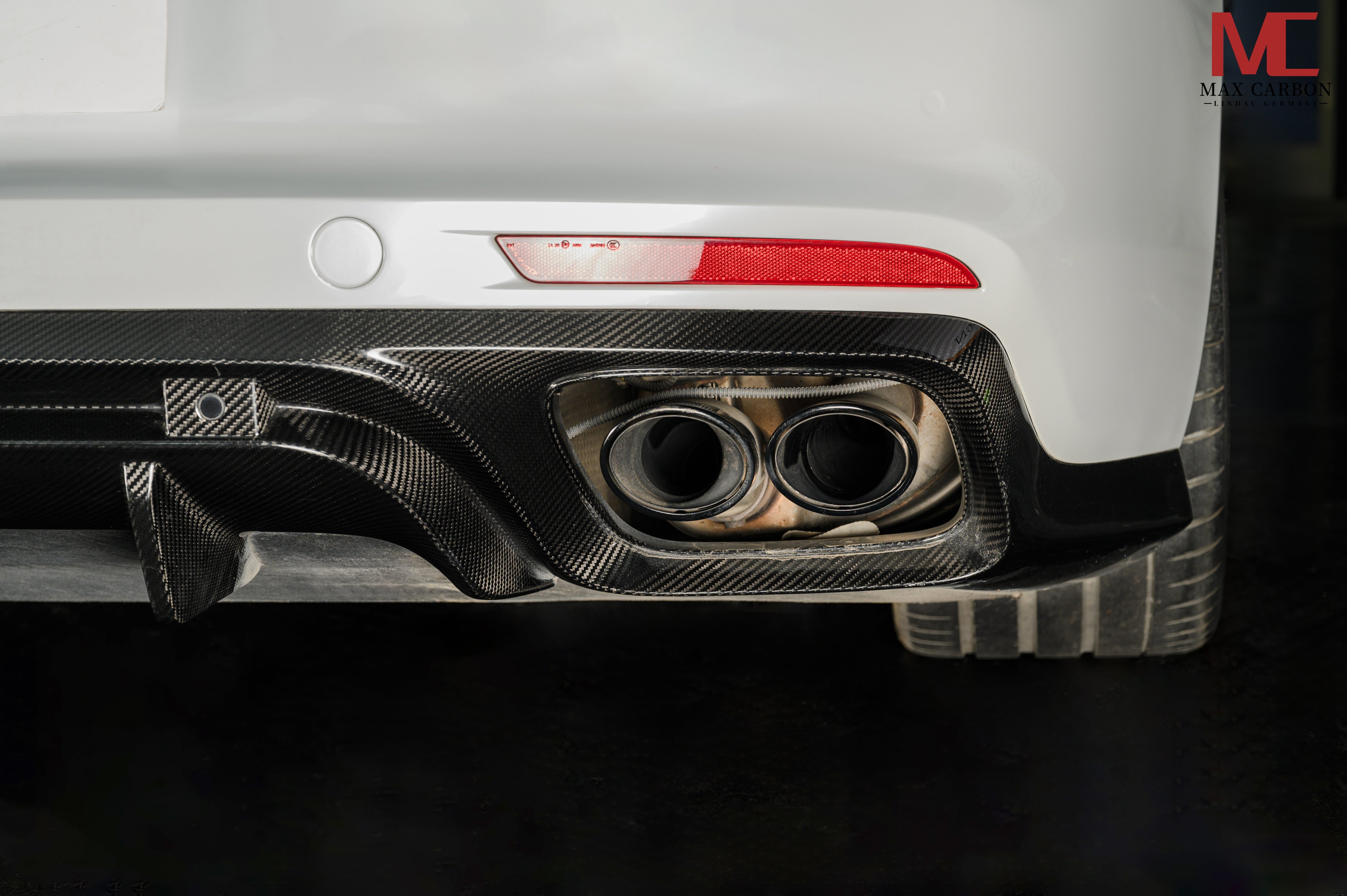 Carbon Heckdiffusor passend für Porsche Panamera 971 – aggressiver Heckabschluss