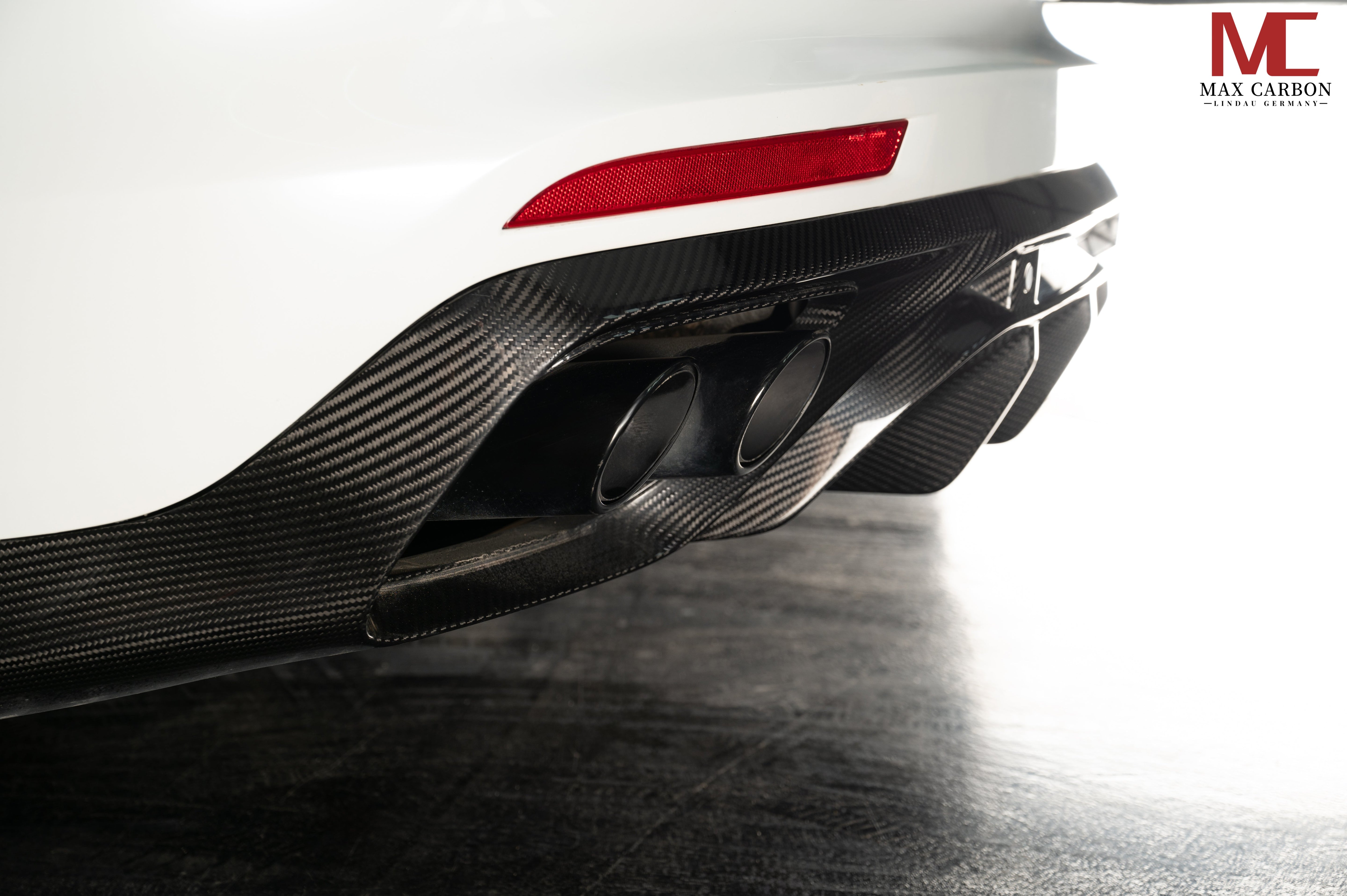 Carbon Heckdiffusor passend für Porsche Panamera 971 – aggressiver Heckabschluss