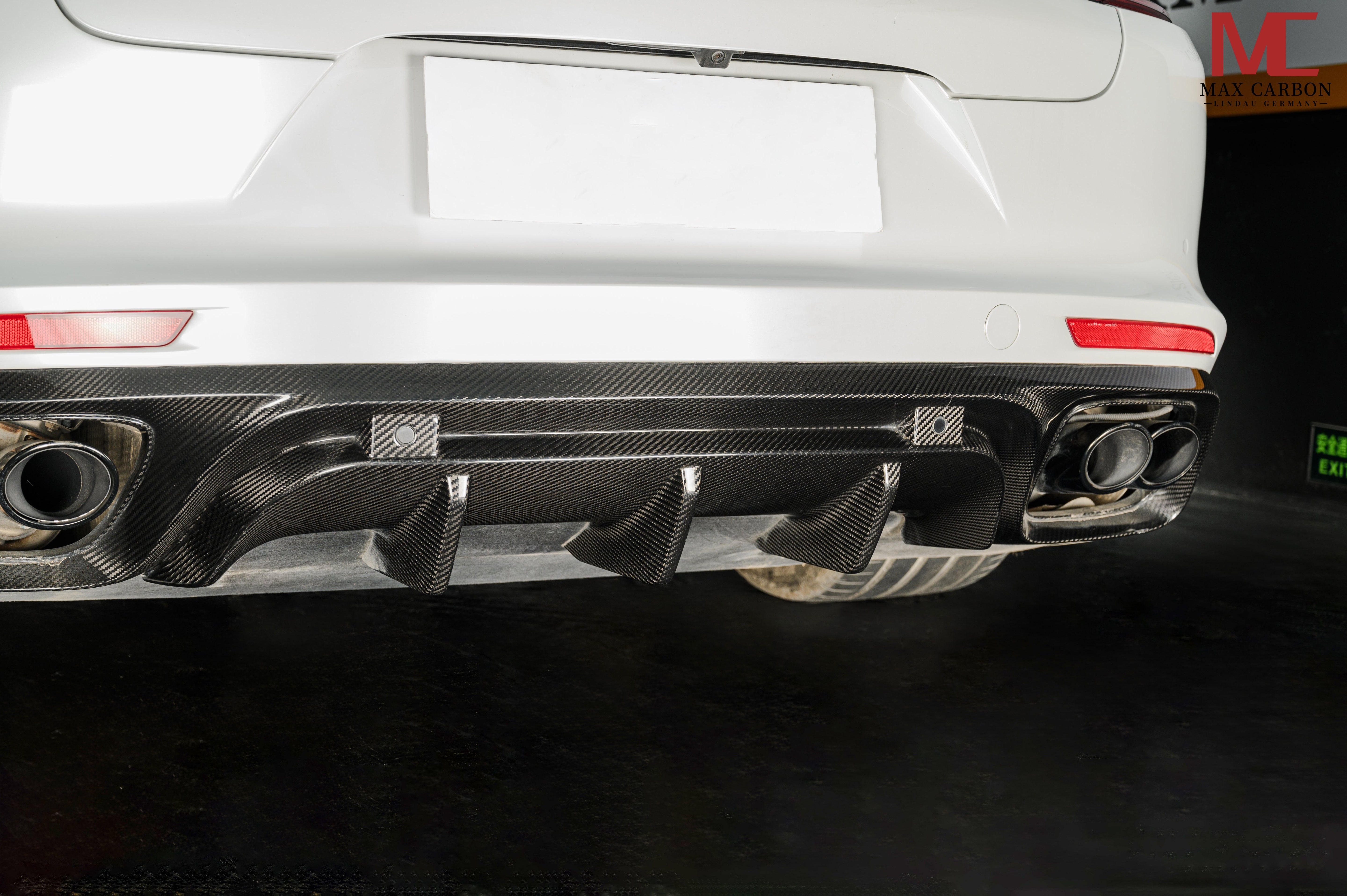 Carbon Heckdiffusor passend für Porsche Panamera 971 – aggressiver Heckabschluss