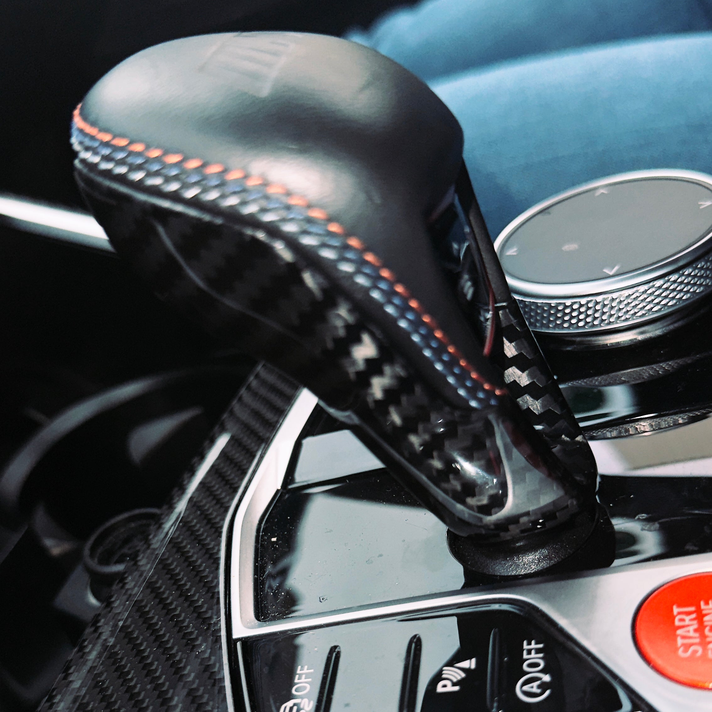 Dry-Carbon Schaltknauf Blenden passend für BMW M2 G87 / M3 G80 / G81 / M4 G82 / G83 / M8 F91 / F92 / F93 / X3M F97 / X4M F98 – Cockpit-Detail