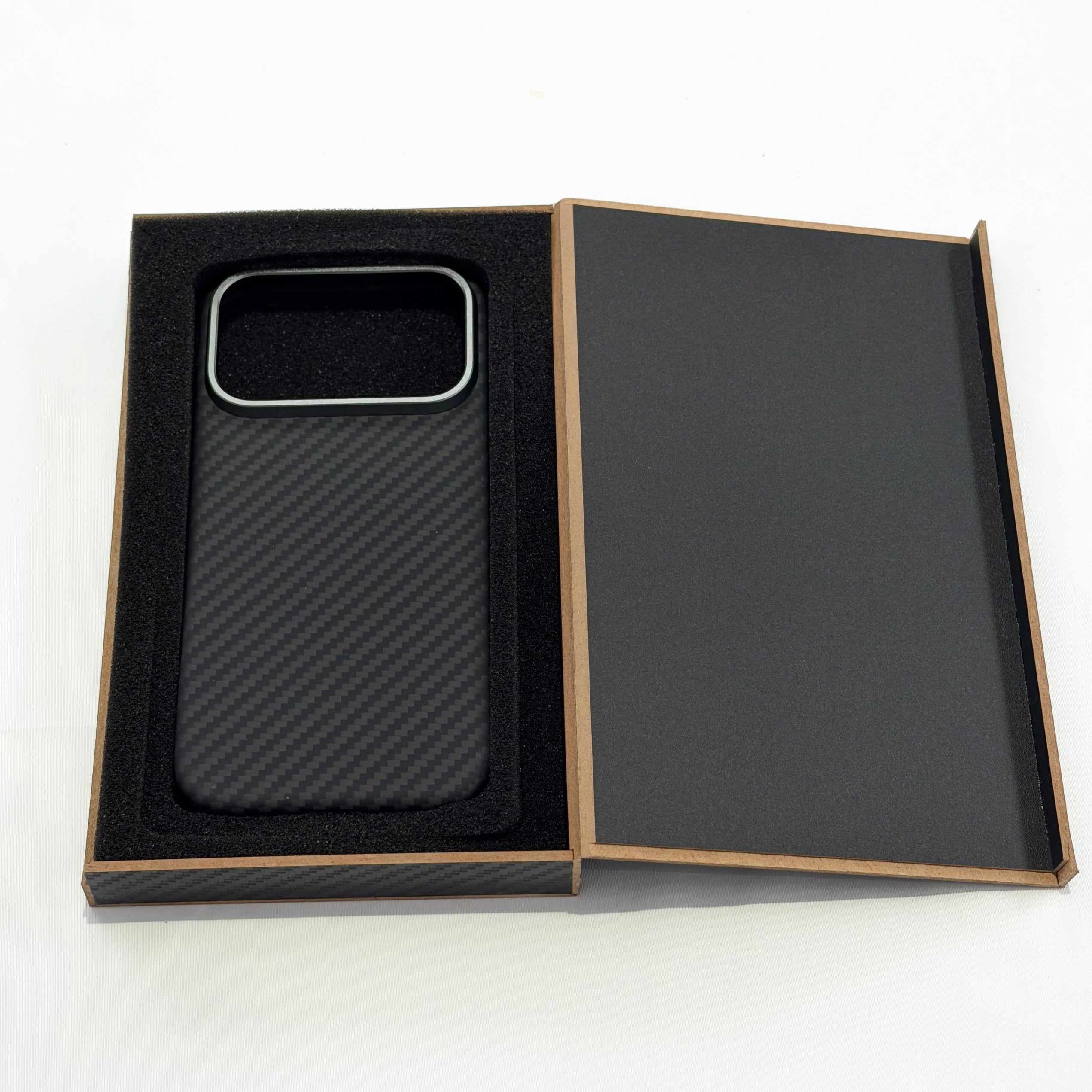 Kevlar-Handyhülle in Carbon-Optik passend für iPhone 17/17 Pro u.a. - Getsdowned