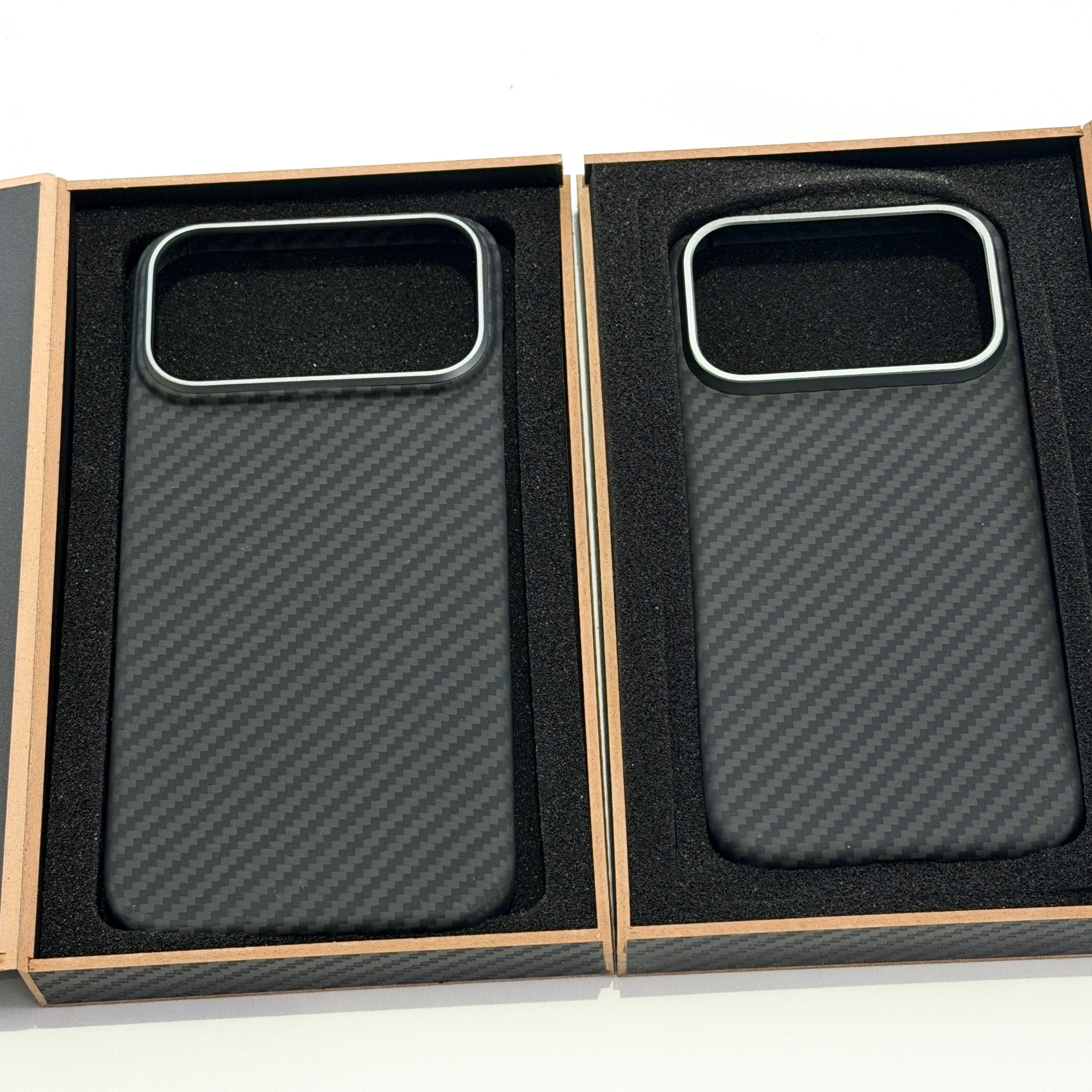 Kevlar-Handyhülle in Carbon-Optik passend für iPhone 17/17 Pro u.a. - Getsdowned