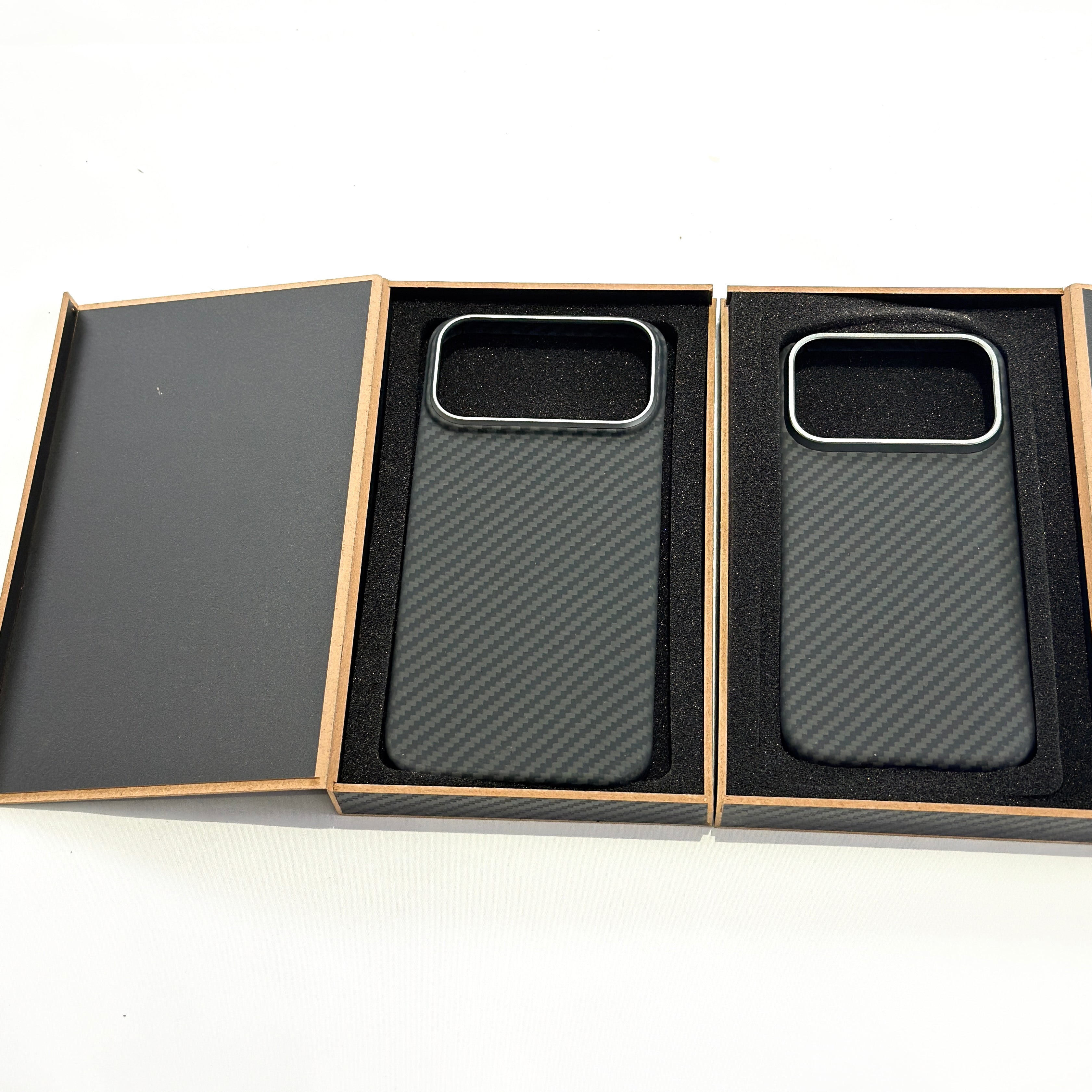 Kevlar-Handyhülle in Carbon-Optik passend für iPhone 17/17 Pro u.a. - Getsdowned