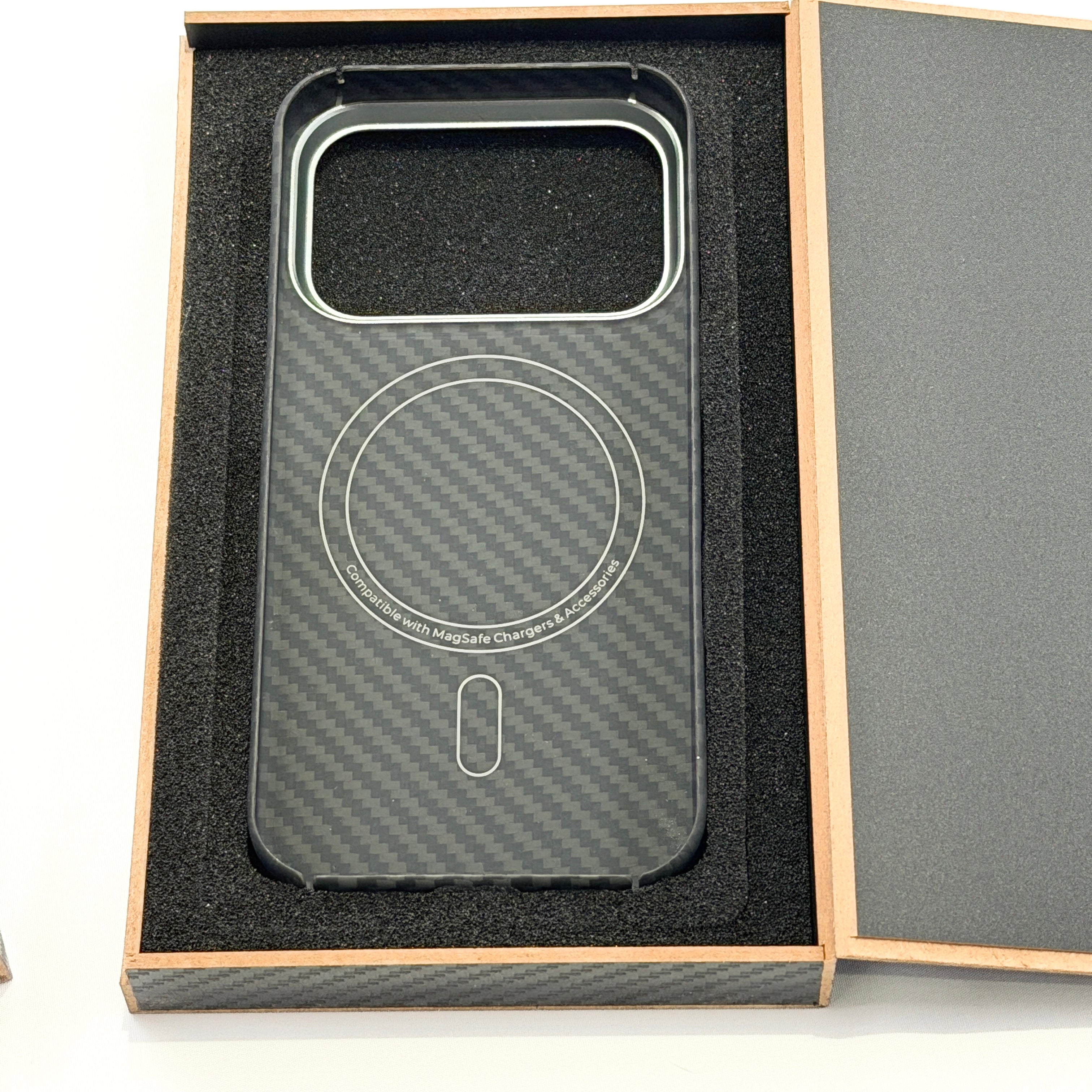 Kevlar-Handyhülle in Carbon-Optik passend für iPhone 17/17 Pro u.a. - Getsdowned