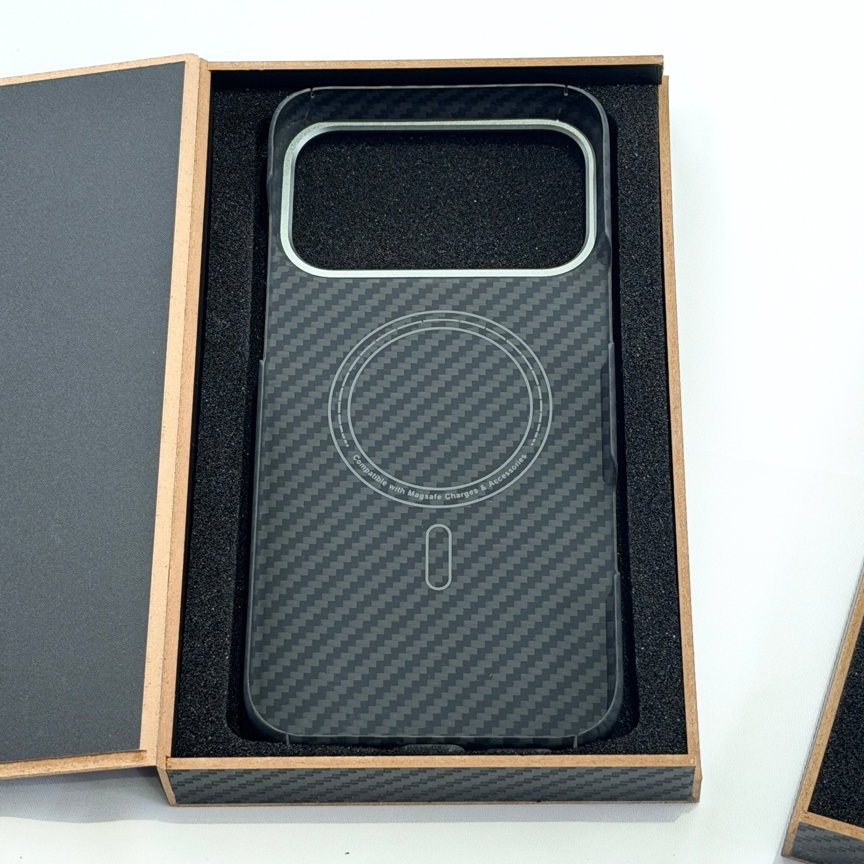 Kevlar-Handyhülle in Carbon-Optik passend für iPhone 17/17 Pro u.a. - Getsdowned