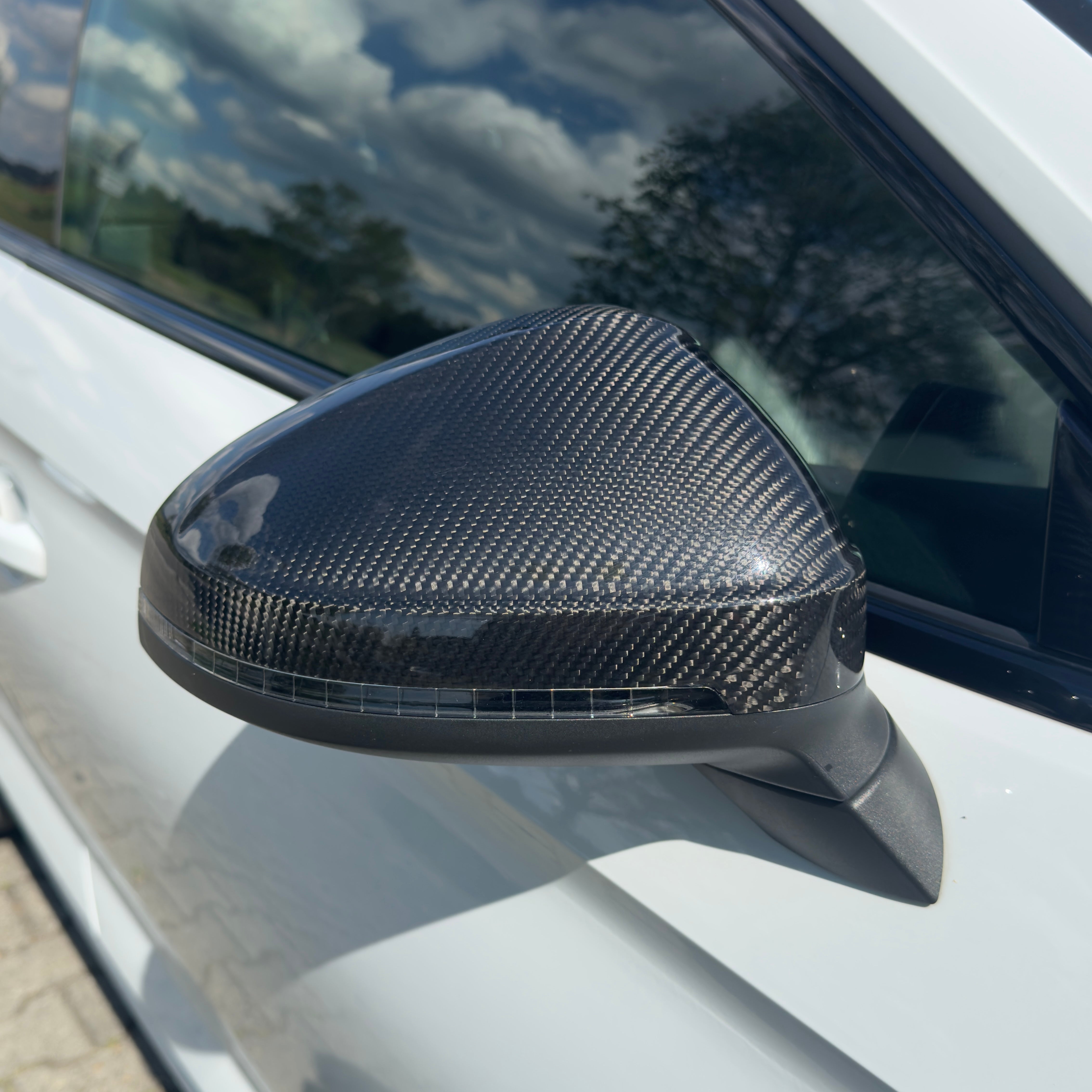 Dry-Carbon Spiegelkappen passend für Audi A4 S4 RS4 / A5 S5 RS5 B9 – Carbon-Spiegeloptik
