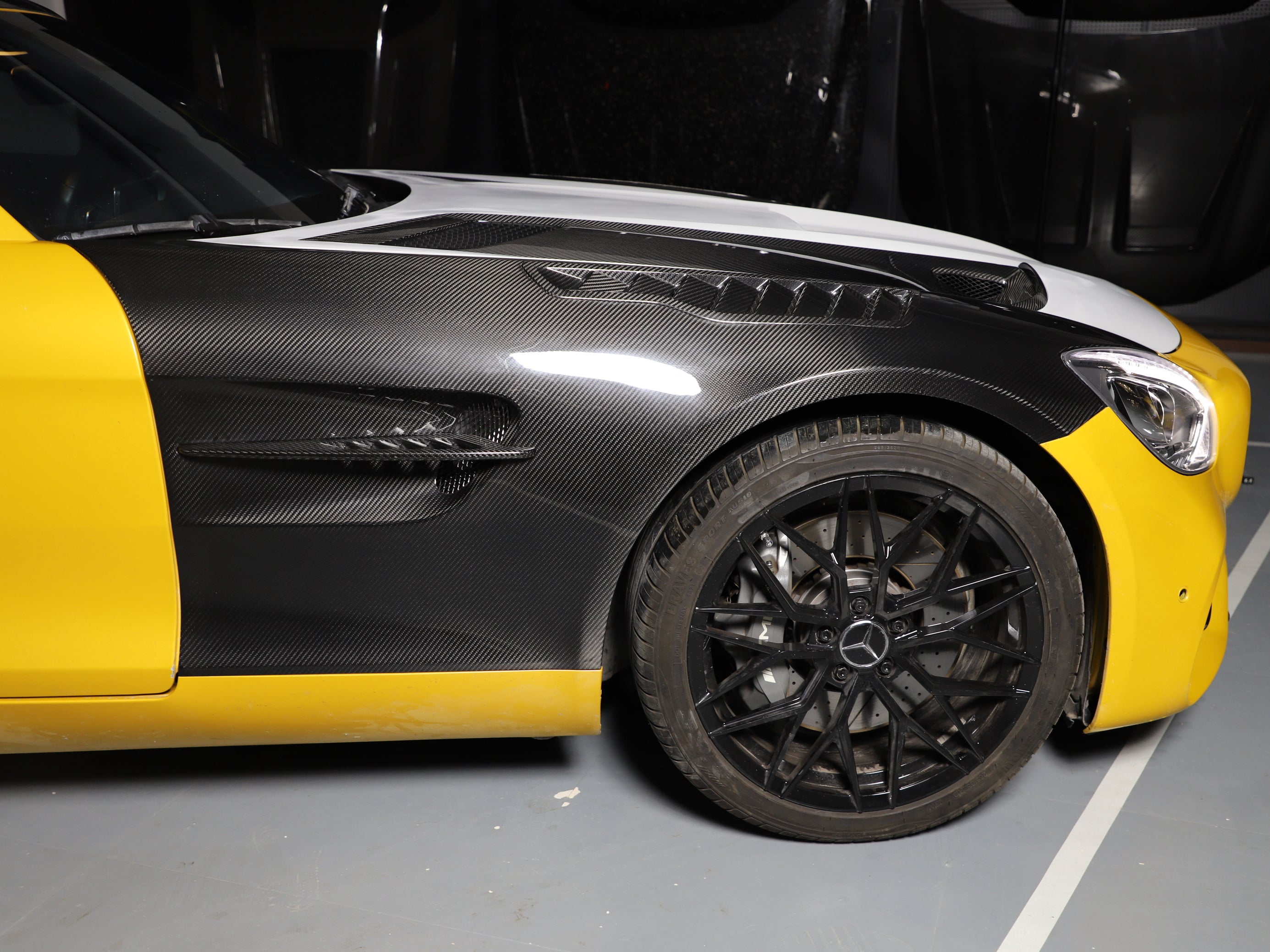 Dry-Carbon Kotflügel passend für Mercedes-Benz AMG GT / GTS / GTC / GTR / Black Series – Leichtbau-Kotflügel