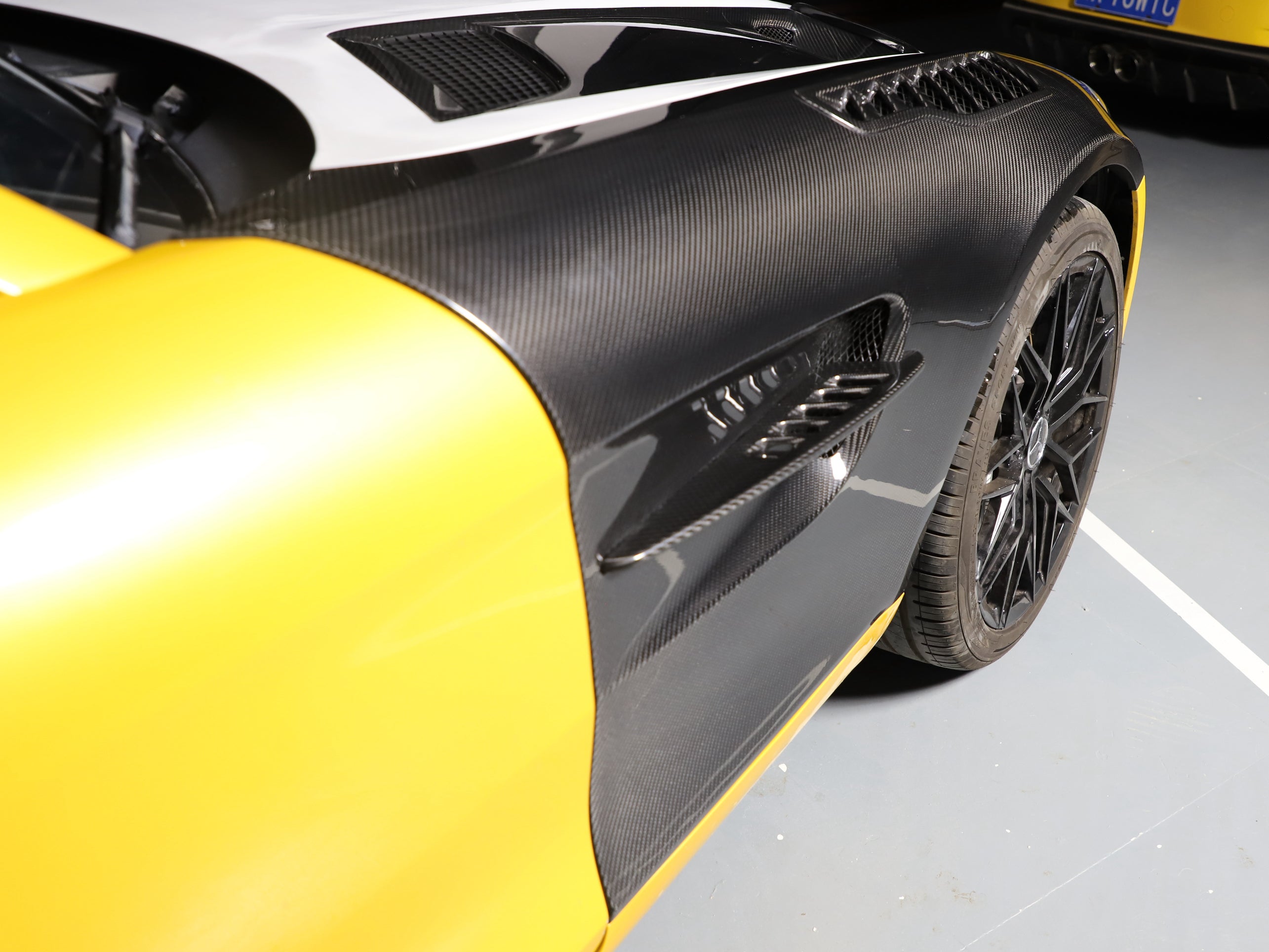 Dry-Carbon Kotflügel passend für Mercedes-Benz AMG GT / GTS / GTC / GTR / Black Series – Leichtbau-Kotflügel