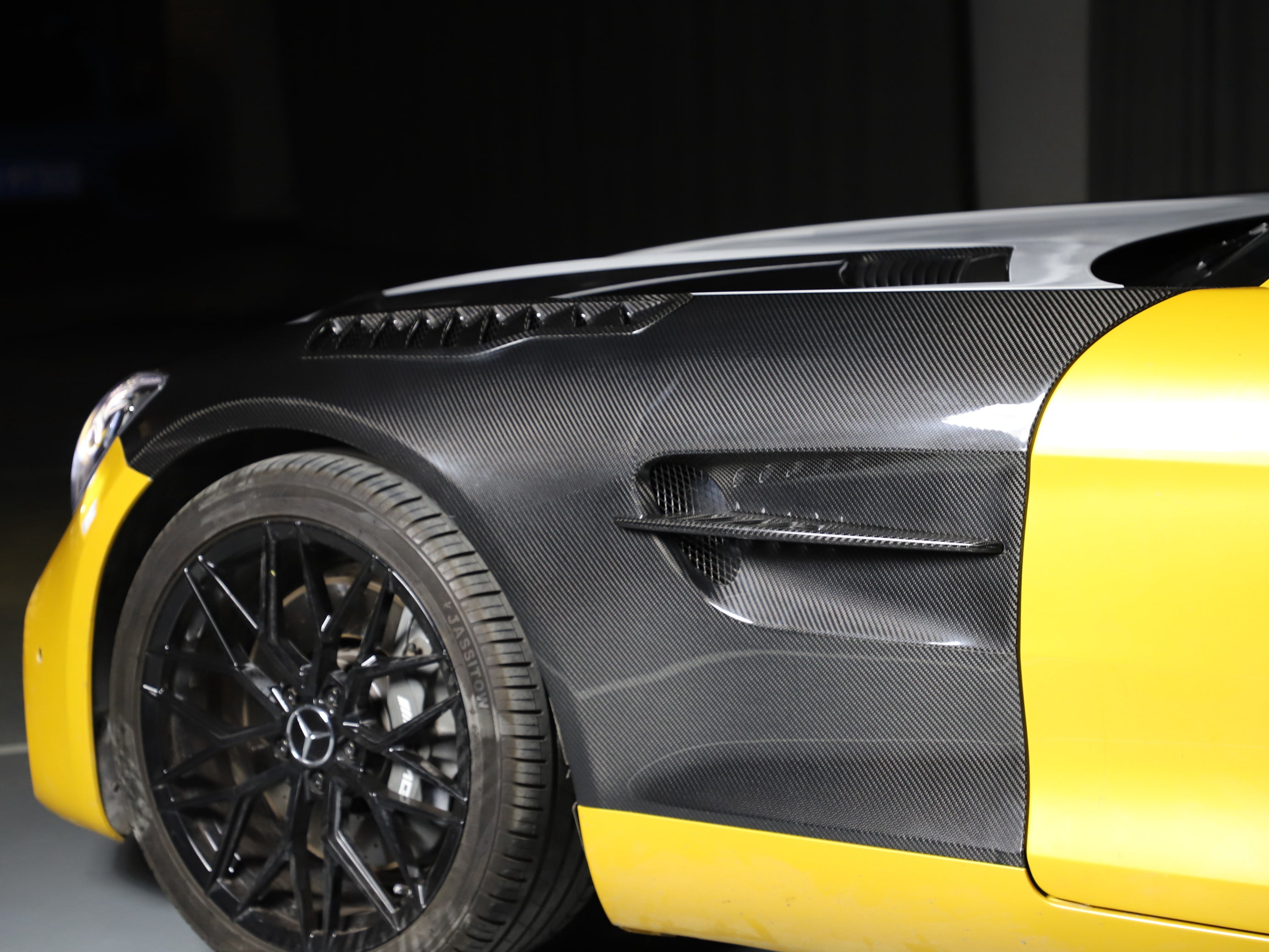 Dry-Carbon Kotflügel passend für Mercedes-Benz AMG GT / GTS / GTC / GTR / Black Series – Leichtbau-Kotflügel