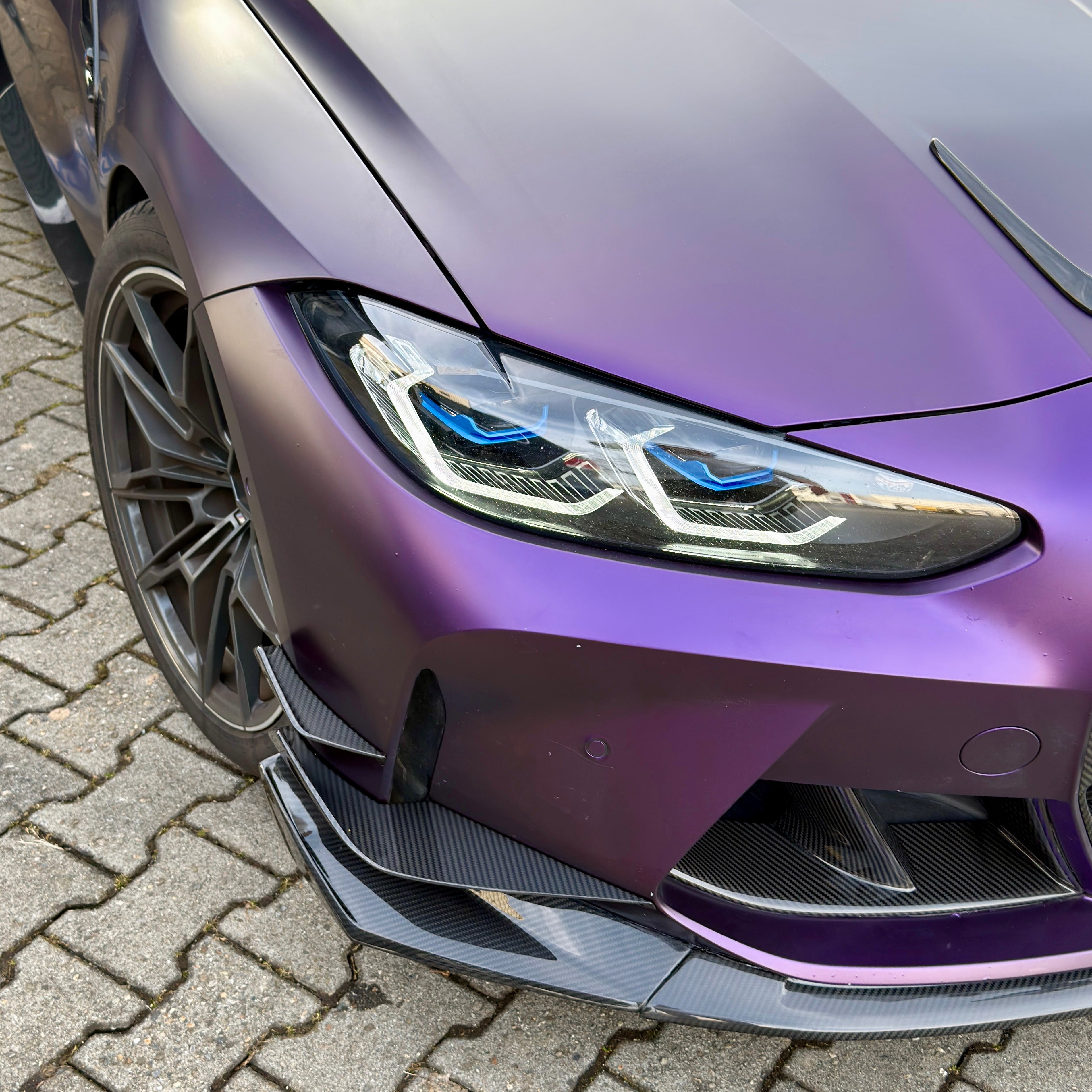 Dry-Carbon groß Front Canards Frontflaps VS passend für BMW M3 G80 / G81 / M4 G82 / G83 – Aggressive Aero-Flügel