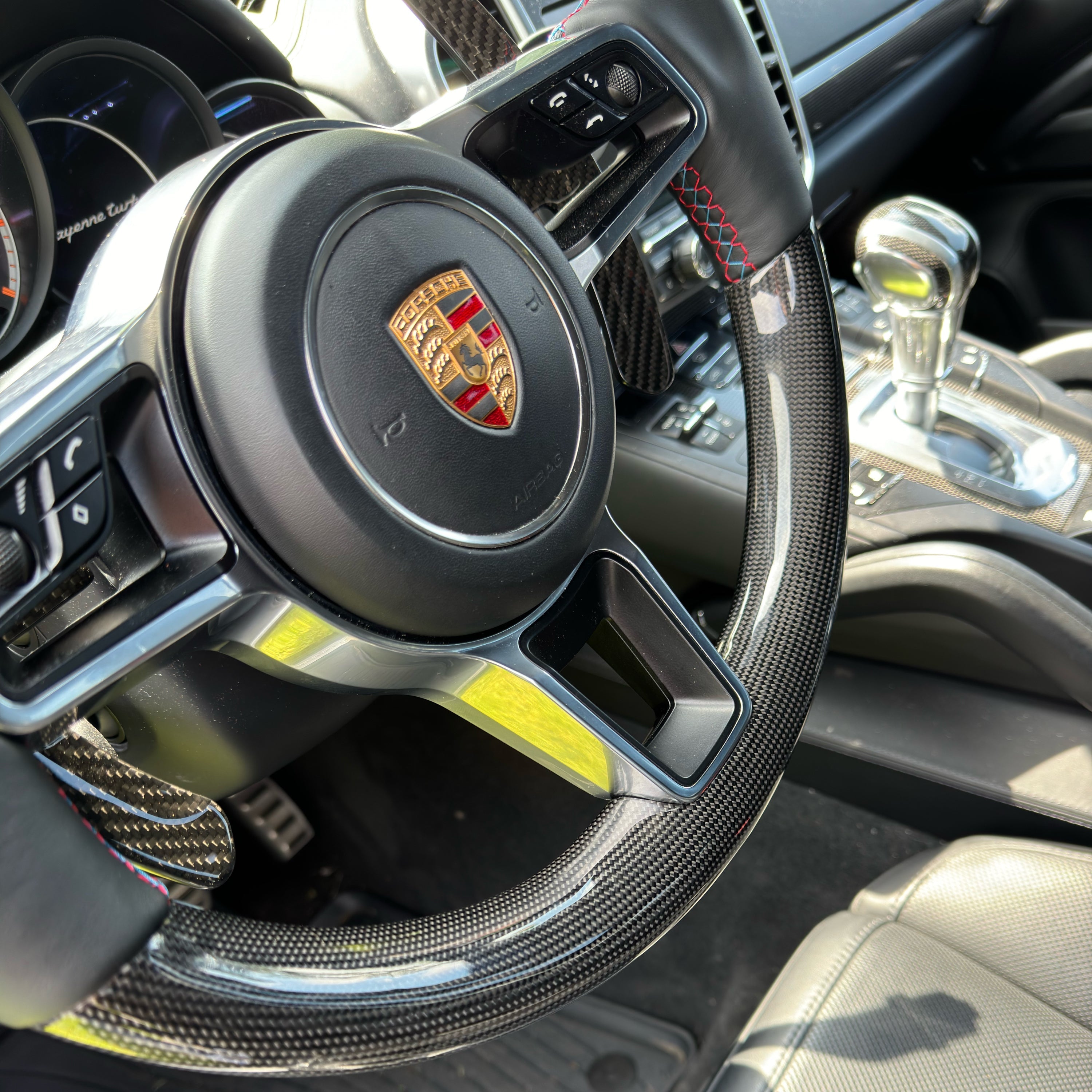 Dry-Carbon Lenkrad passend für Porsche 911 Cayenne Macan Cayman Boxster Panamera – Cockpit-Veredelung