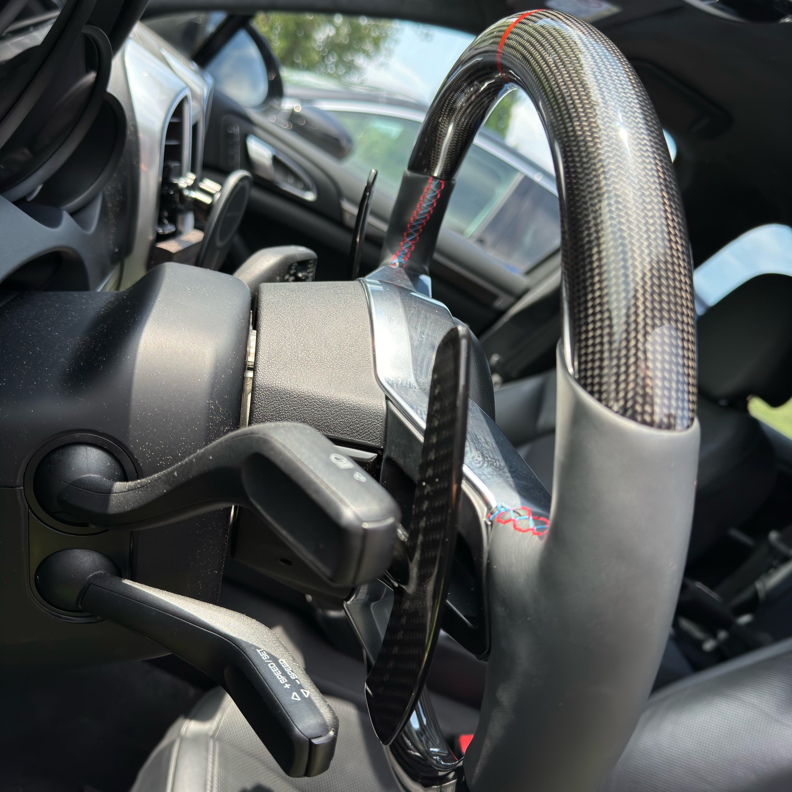 Dry-Carbon Lenkrad passend für Porsche 911 Cayenne Macan Cayman Boxster Panamera – Cockpit-Veredelung