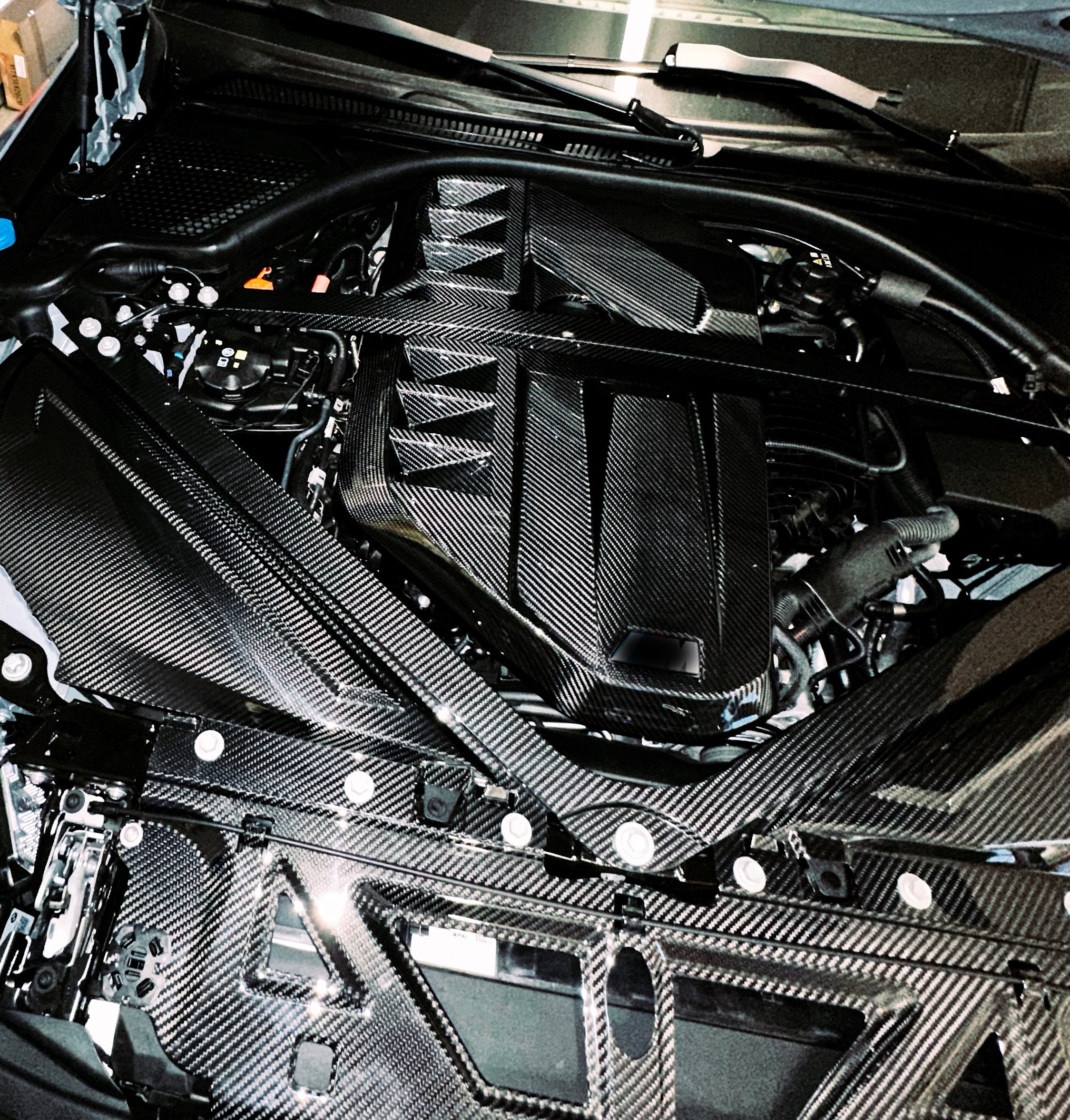 Dry-Carbon Domstrebenset V1 passend für BMW M2 G87 / M3 G80 / G81 / M4 G82 / G83 – Strukturelle Versteifung