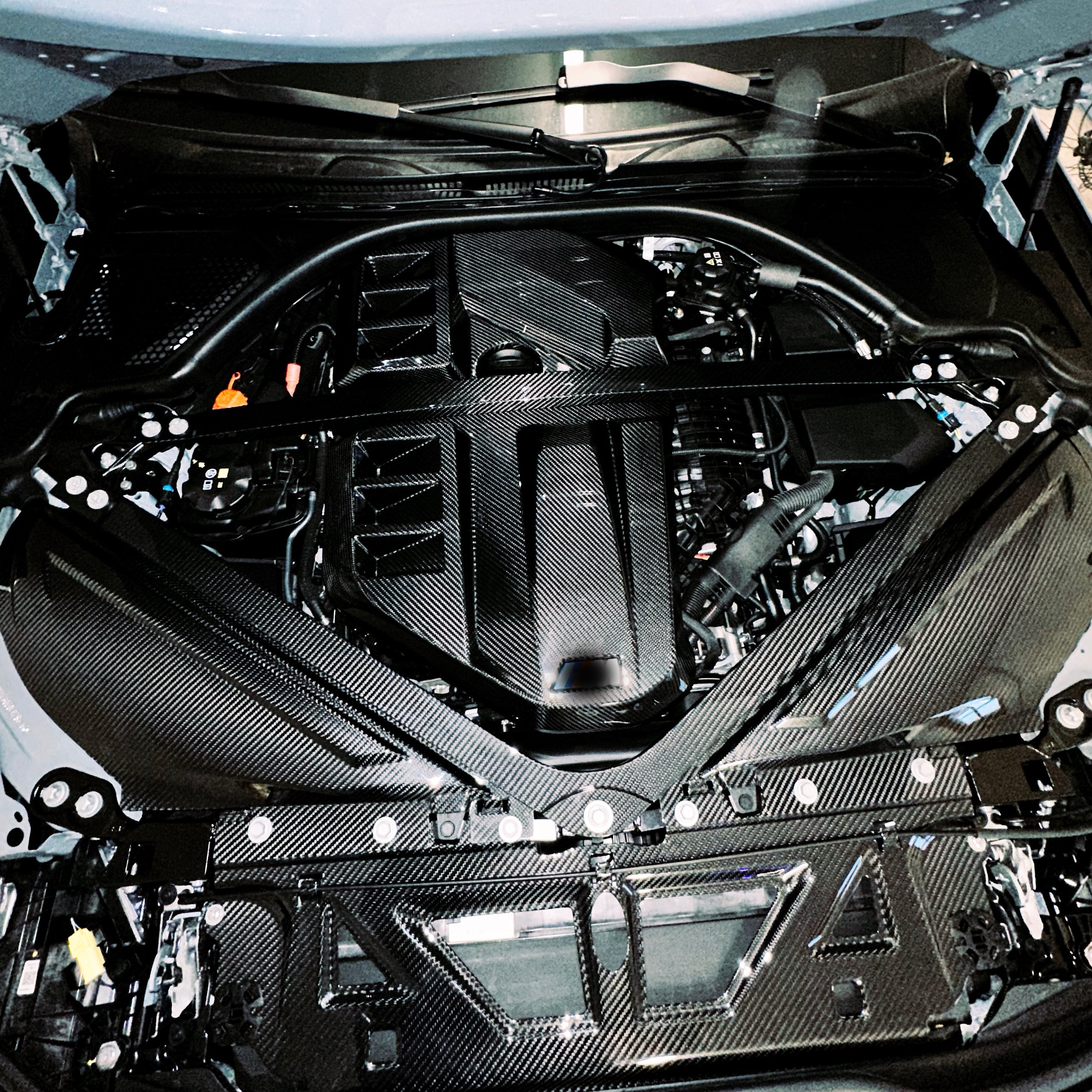 Dry-Carbon Domstrebenset V1 passend für BMW M2 G87 / M3 G80 / G81 / M4 G82 / G83 – Strukturelle Versteifung