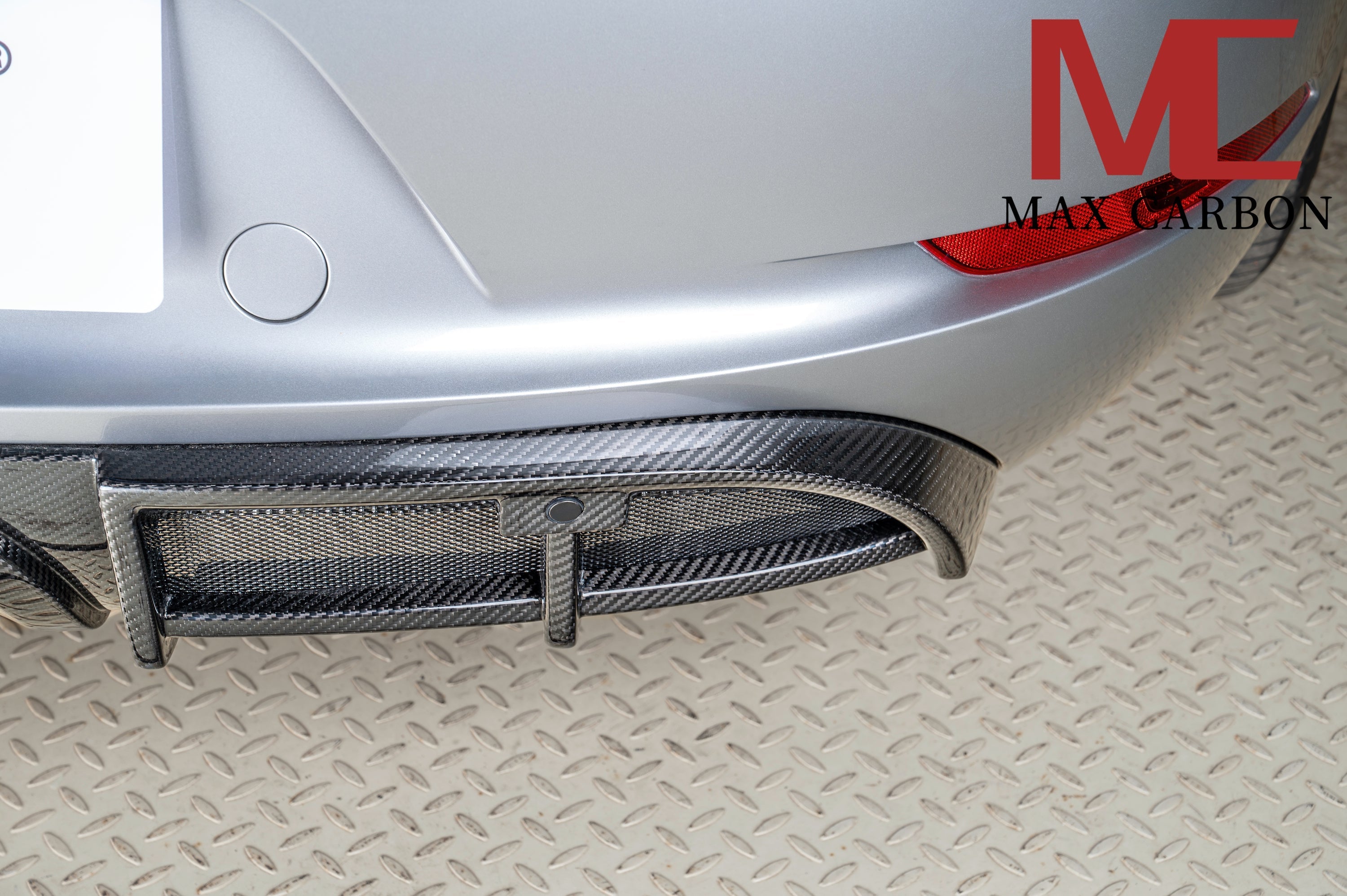 Dry-Carbon Heckdiffusor GTS-Style passend für Porsche Cayman & Boxster 982 – Rennstrecken-Optik