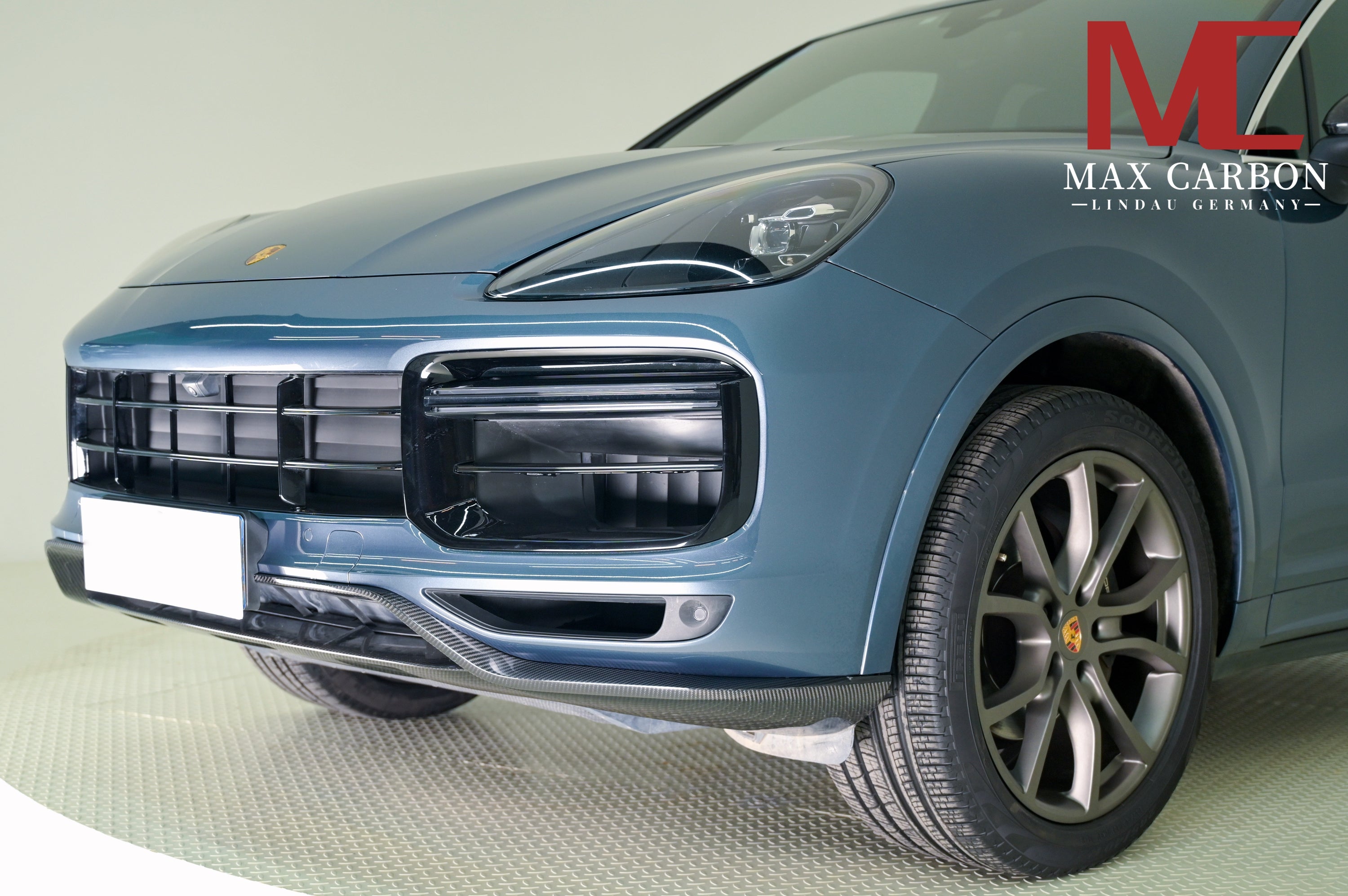 Dry-Carbon Frontlippe passend für Porsche Cayenne Turbo S & GTS (9YA) – schärferer Frontsplitter
