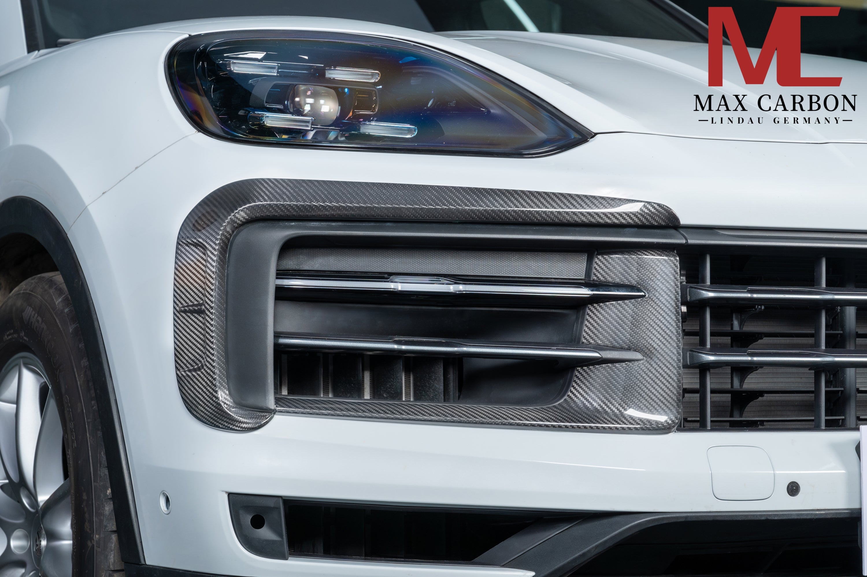 Dry-Carbon Lufteinlass-Blenden passend für Porsche Cayenne 9YA.2 Facelift – Carbon in der Serien-Frontschürze