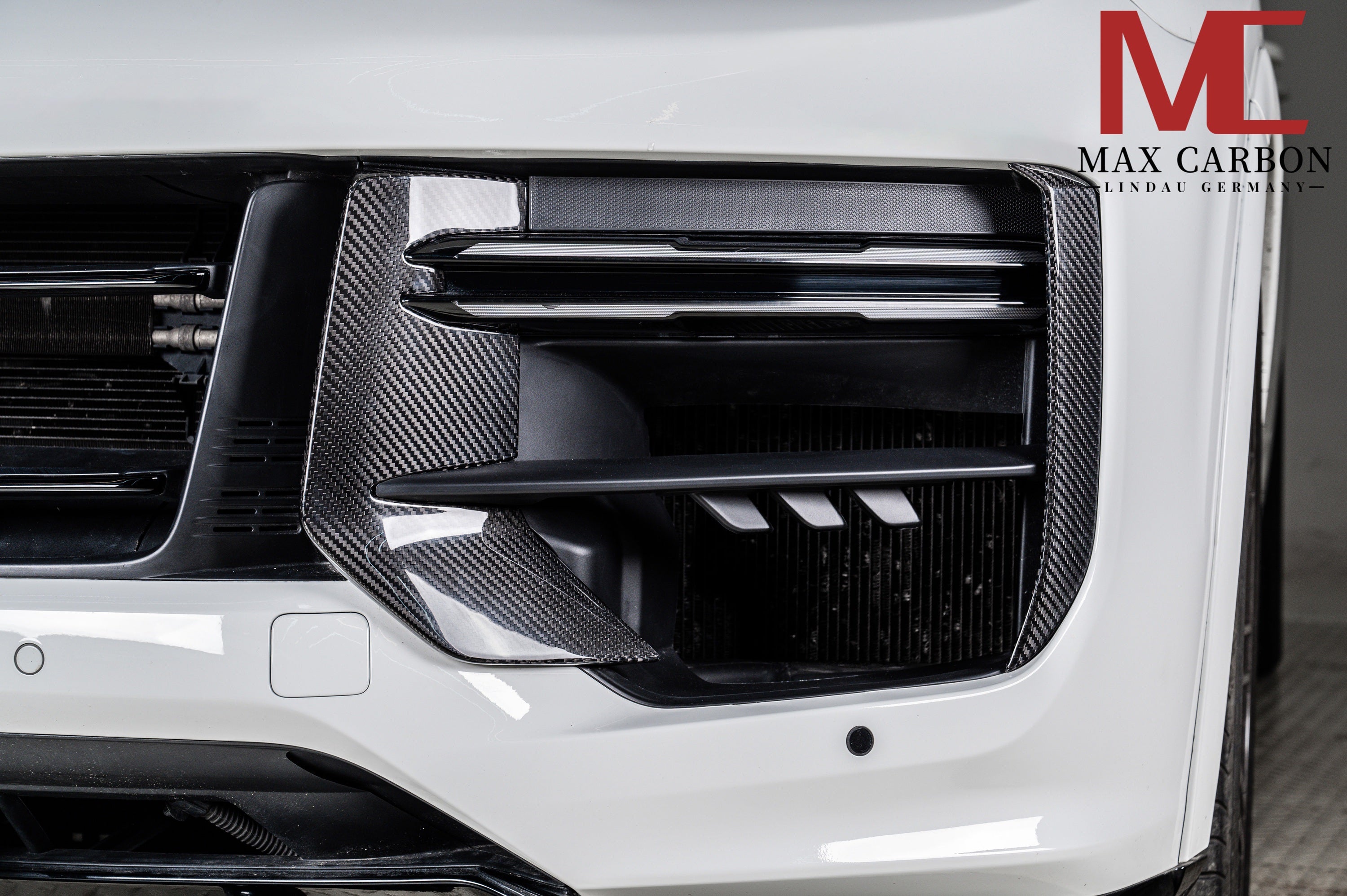 Dry-Carbon Lufteinlass-Blenden passend für Porsche Cayenne Turbo/Turbo S/Turbo GT 9YA.2 – Carbon in der Frontschürze