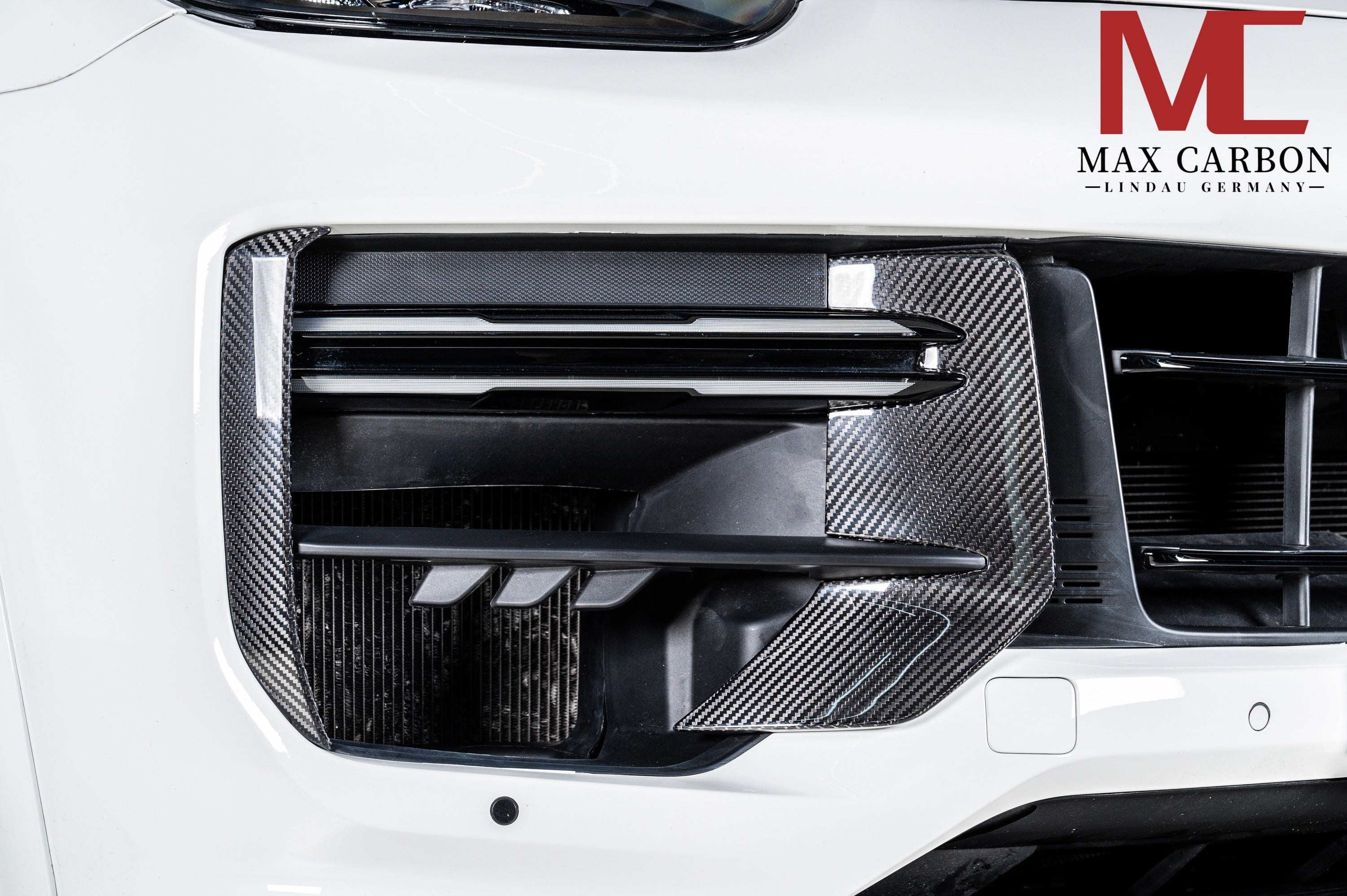 Dry-Carbon Lufteinlass-Blenden passend für Porsche Cayenne Turbo/Turbo S/Turbo GT 9YA.2 – Carbon in der Frontschürze