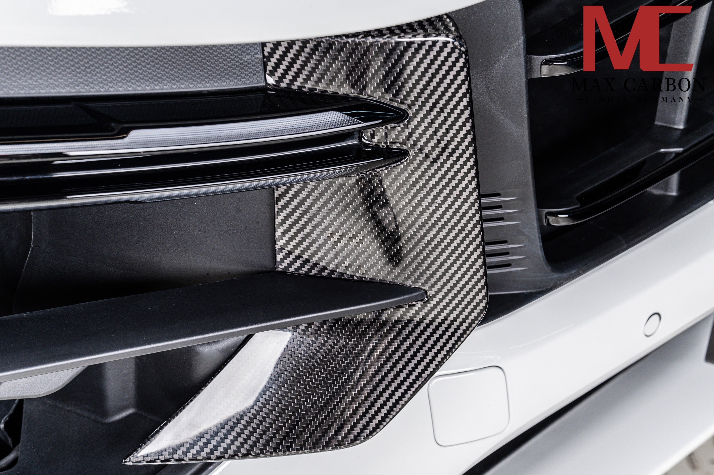 Dry-Carbon Lufteinlass-Blenden seitlich passend für Porsche Cayenne Turbo/Turbo S/Turbo GT 9YA.2 – Carbon an den Seiten-Einlässen