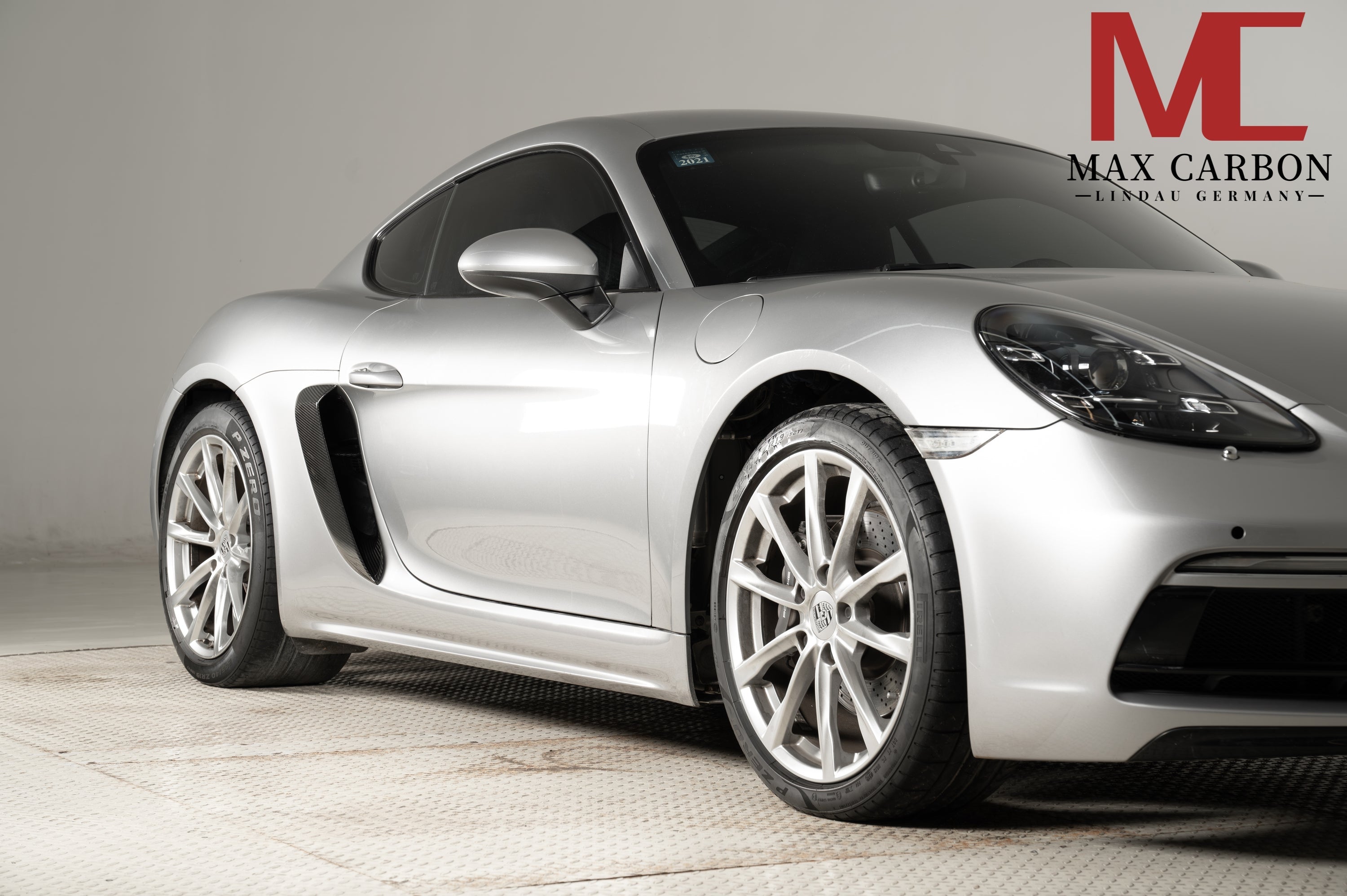 Dry-Carbon Kotflügelaufsatz mit Luftauslass passend für Porsche Cayman & Boxster 982 – Detail mit Wirkung
