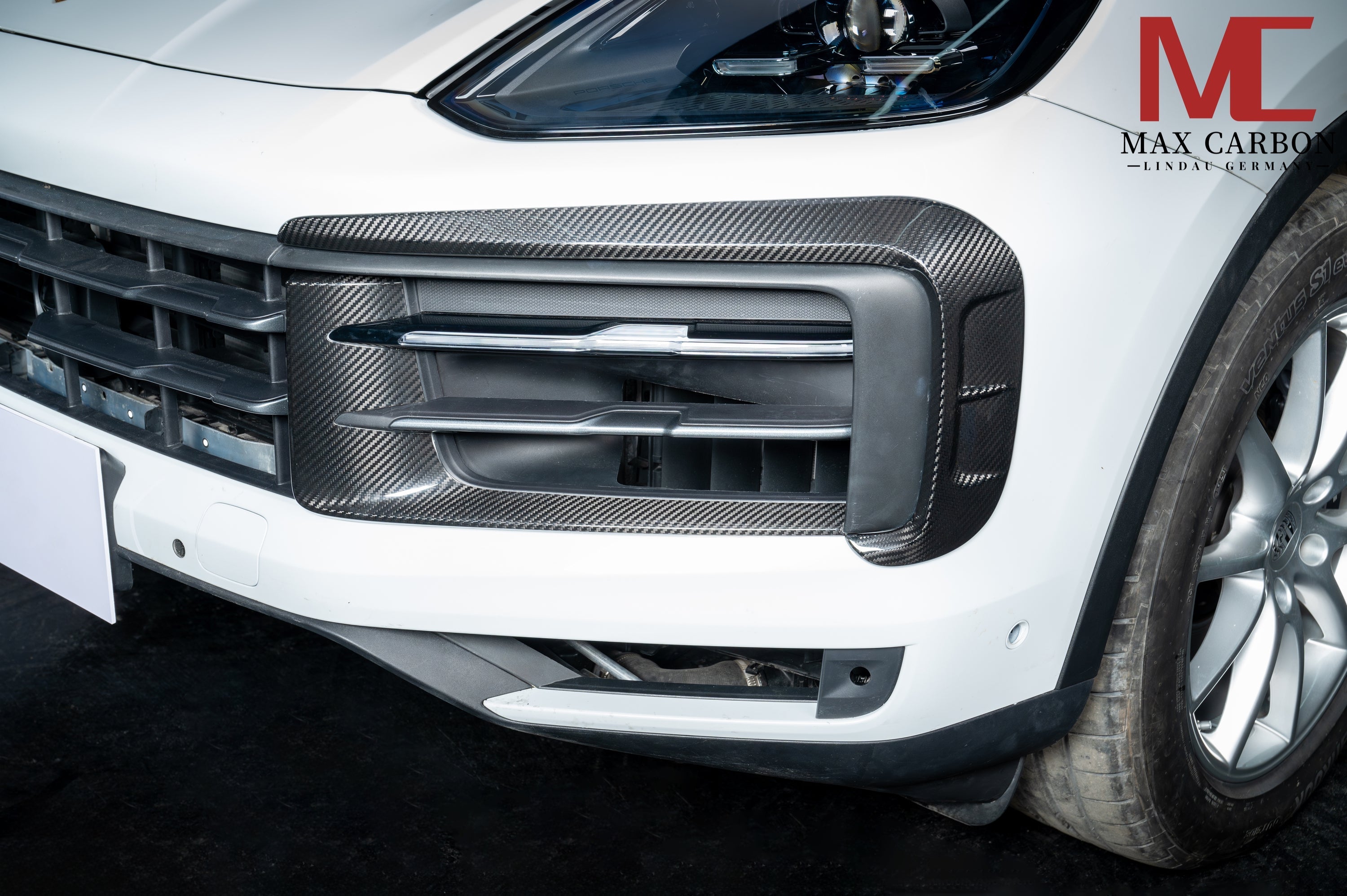 Dry-Carbon Frontansatz L-Form passend für Porsche Cayenne SUV Facelift (9YA.2) – schärfere Front