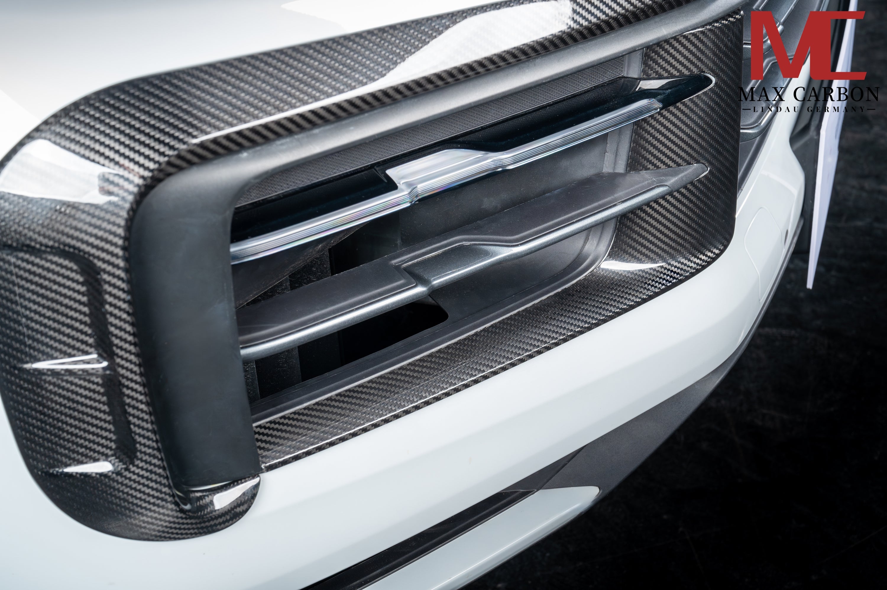 Dry-Carbon Frontansatz L-Form passend für Porsche Cayenne SUV Facelift (9YA.2) – schärfere Front
