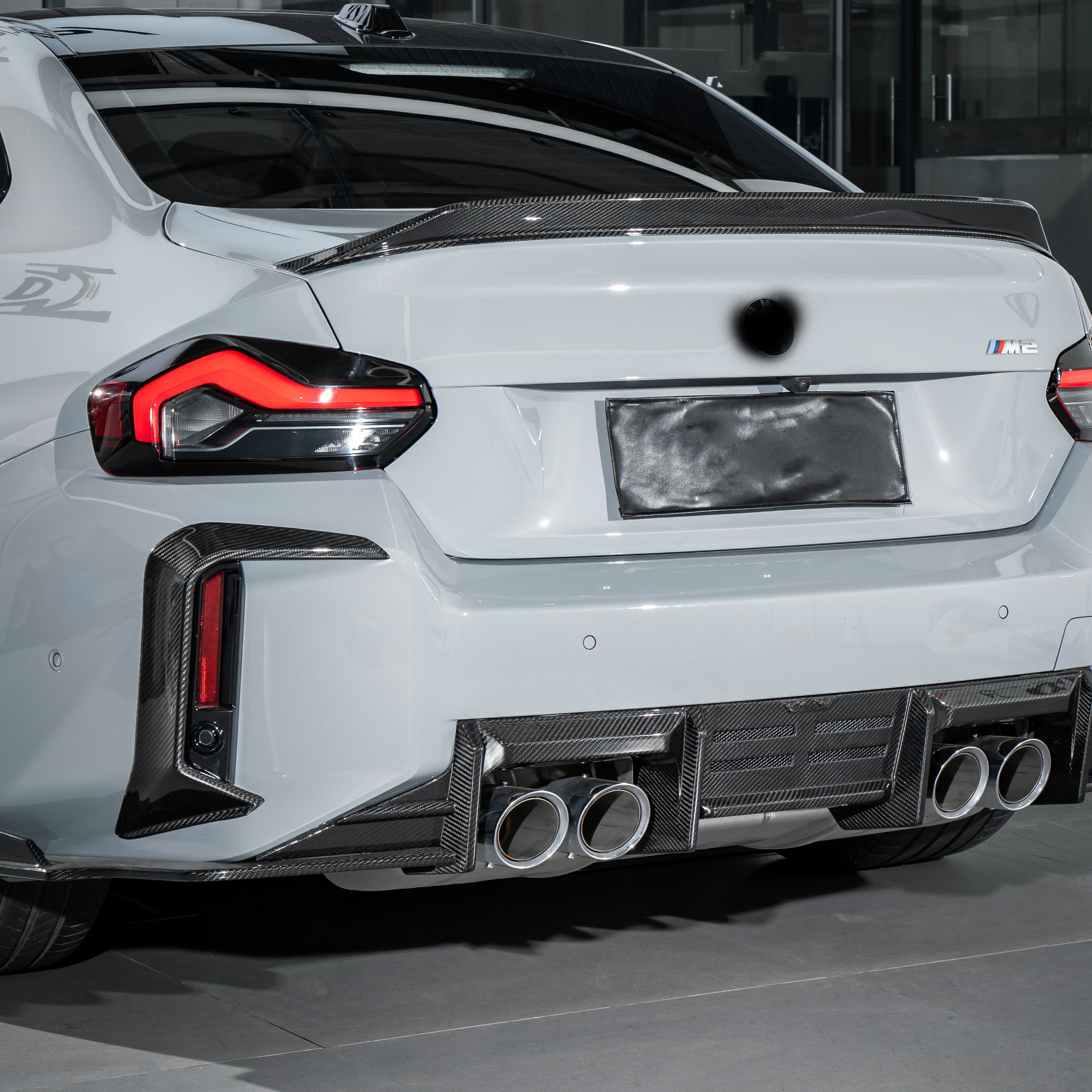 Dry Carbon Stoßstangenaufsatz in L-Form "KB Design" passend für BMW M2 G87