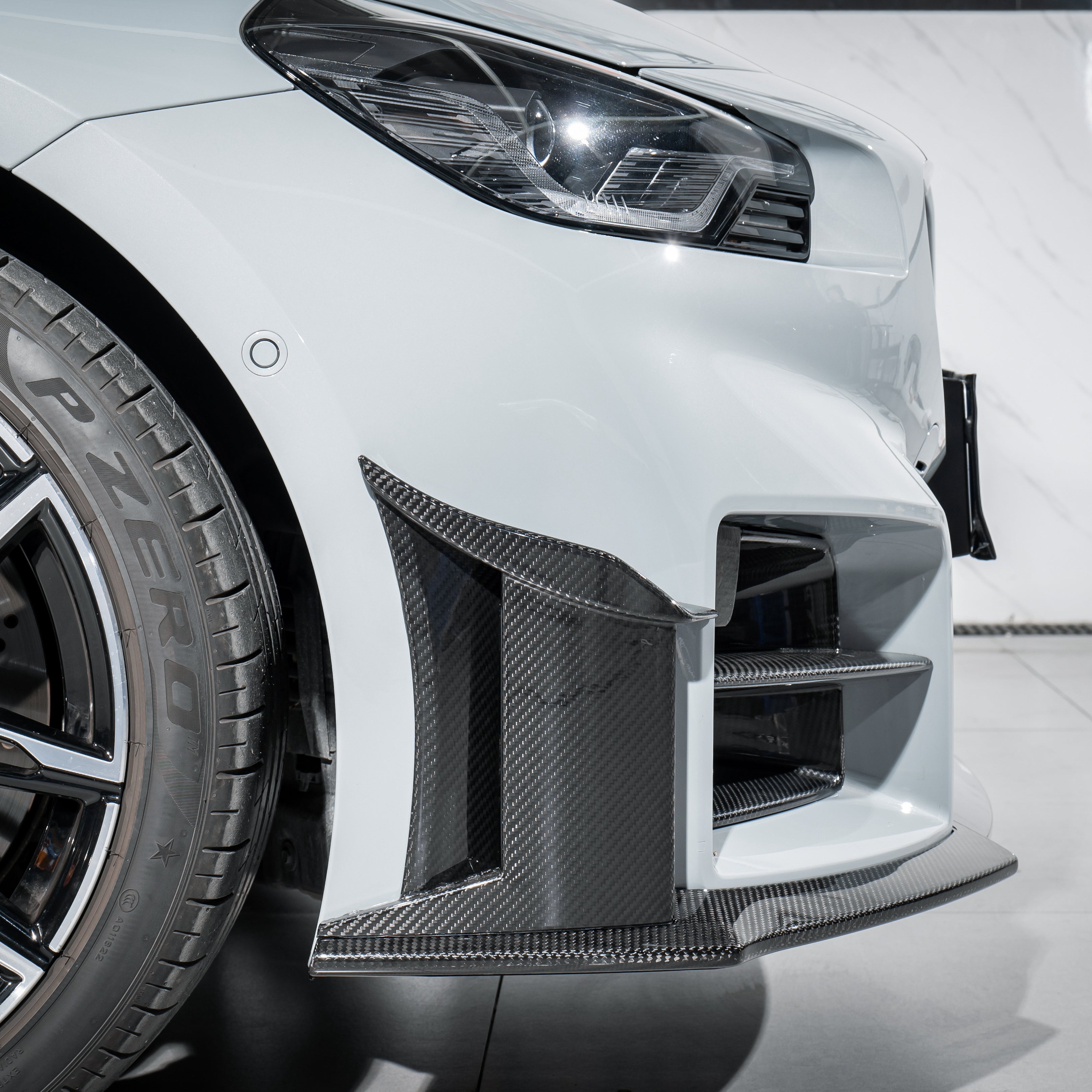 Dry-Carbon Frontlippe passend für BMW M2 G87 – Aggressive Frontform mit LCI-Fit