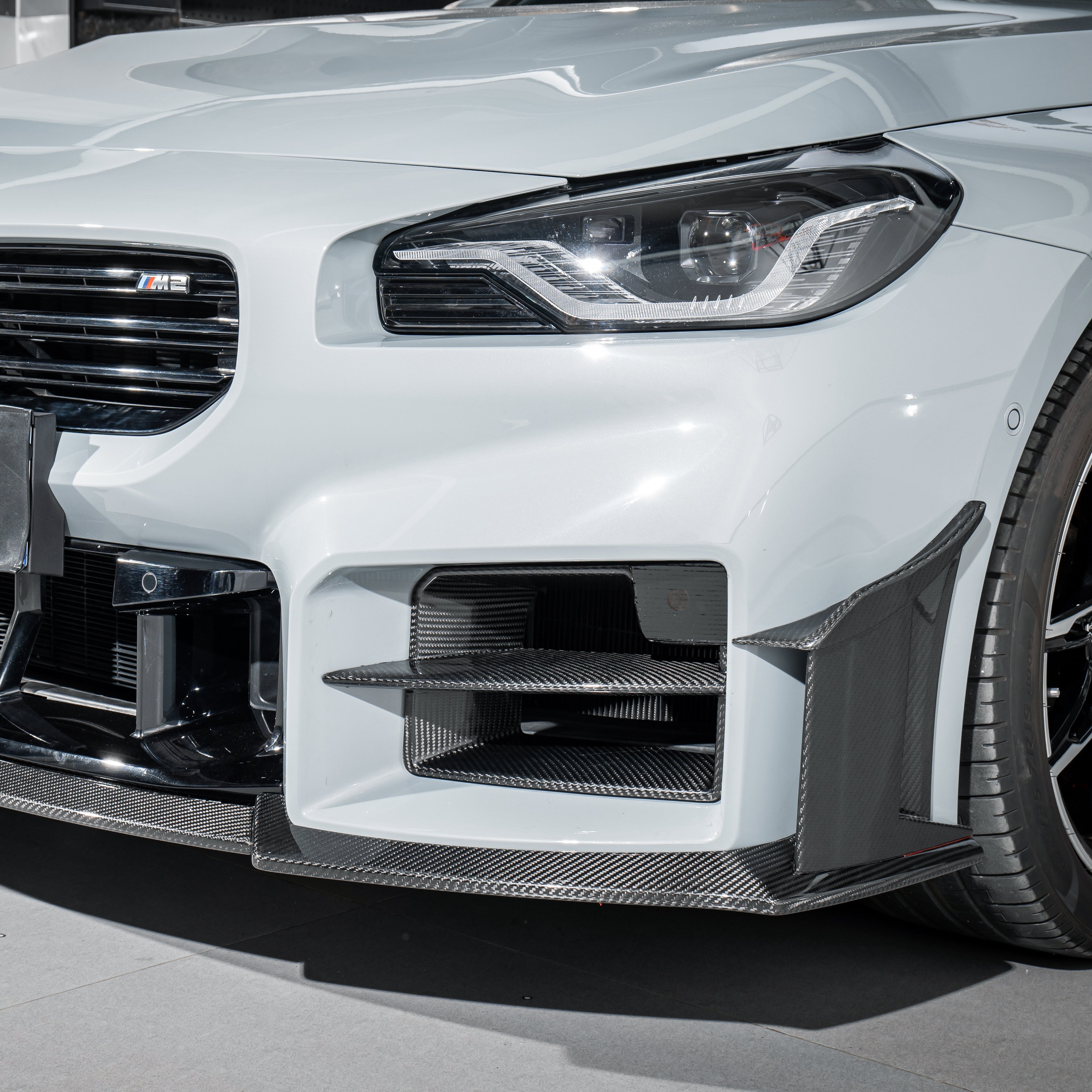 Dry-Carbon Frontlippe passend für BMW M2 G87 – Aggressive Frontform mit LCI-Fit