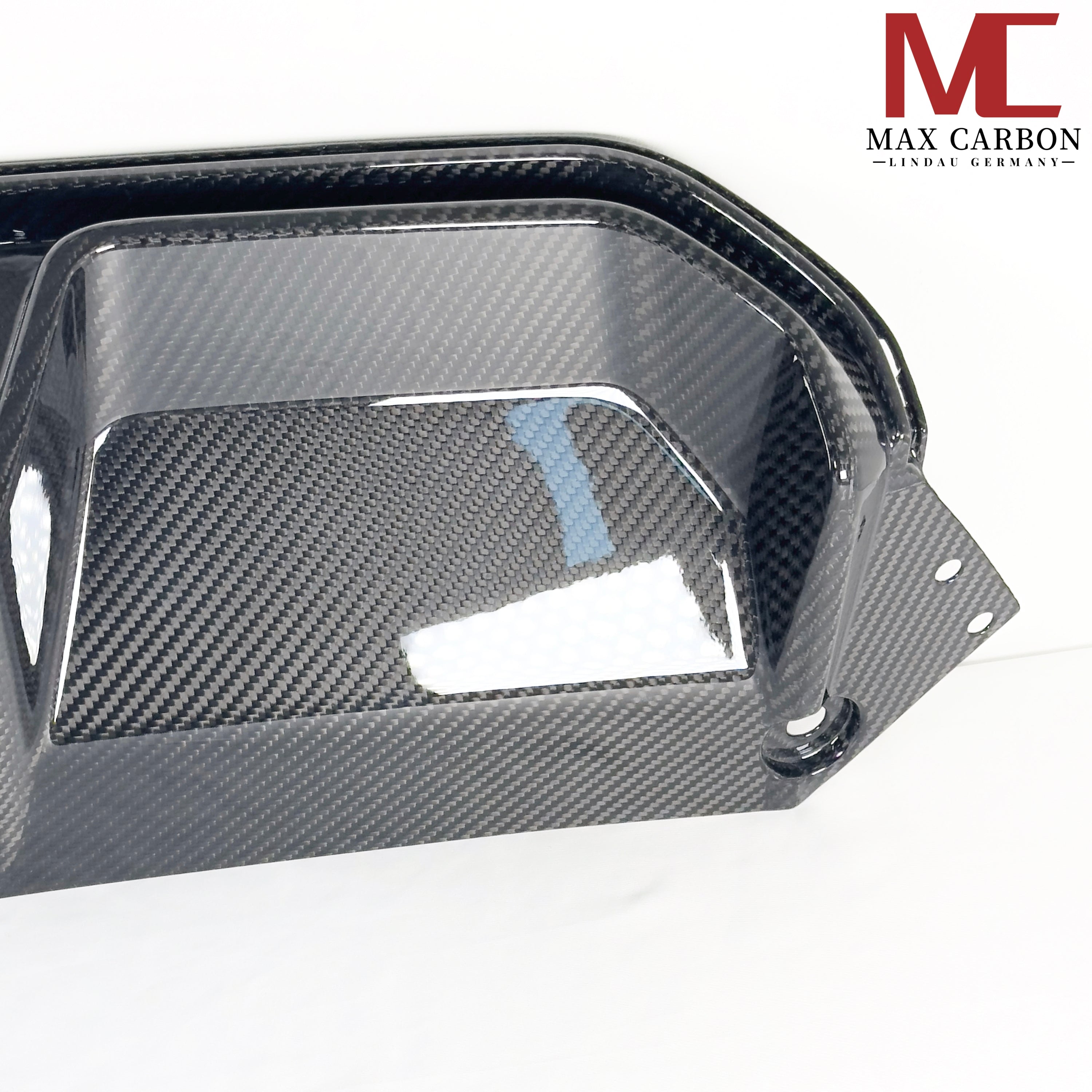 Dry-Carbon Heckdiffusor passend für BMW M5 F90 – Aggressive Heck-Performance