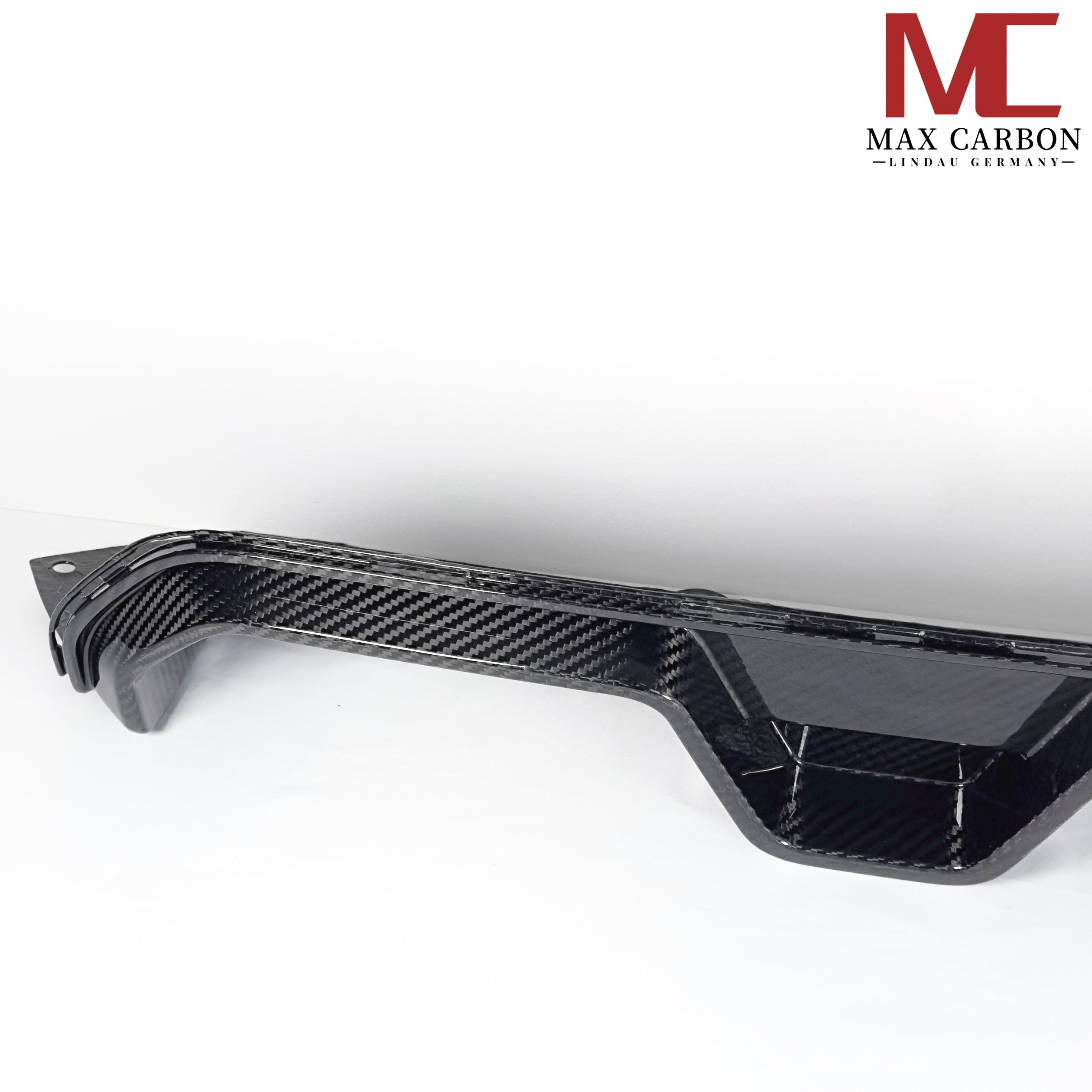 Dry-Carbon Heckdiffusor passend für BMW M5 F90 – Aggressive Heck-Performance