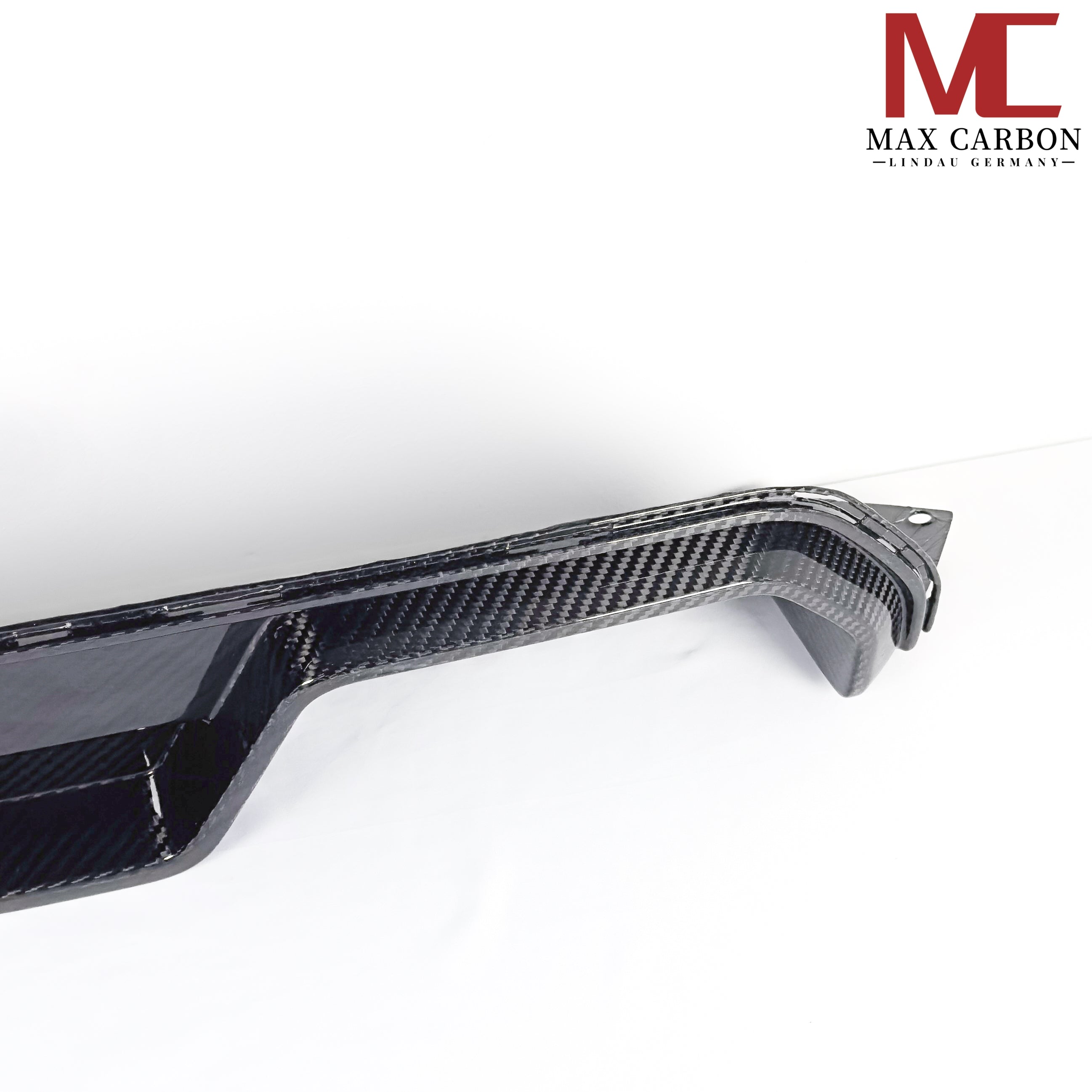 Dry-Carbon Heckdiffusor passend für BMW M5 F90 – Aggressive Heck-Performance