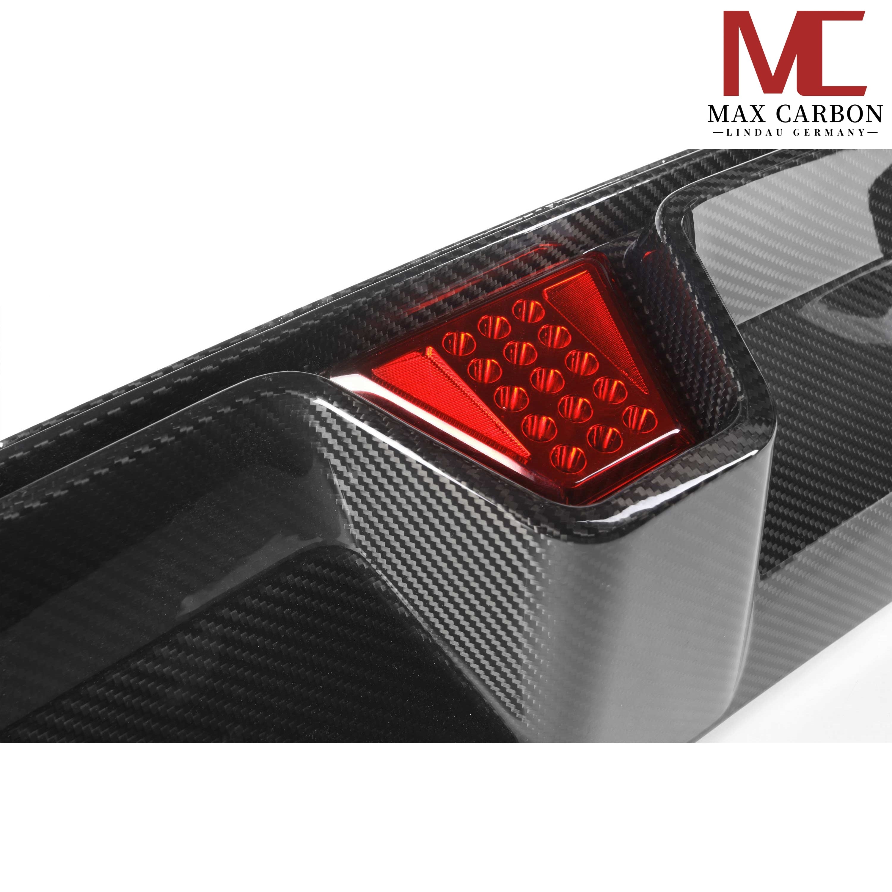 Dry-Carbon Heckdiffusor + LED passend für BMW M5 F90 LCI – Aggressive Heck mit LED-Performance