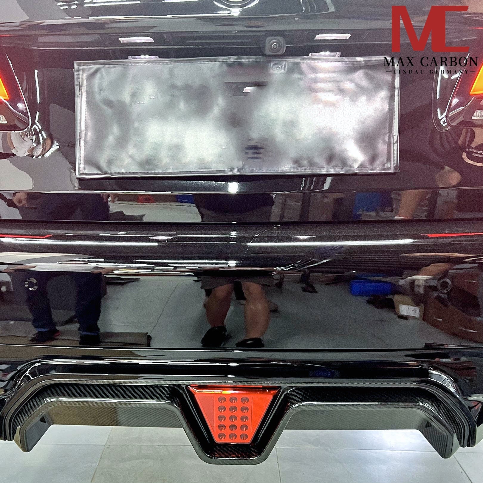 Dry-Carbon Heckdiffusor + LED passend für BMW M5 F90 LCI – Aggressive Heck mit LED-Performance
