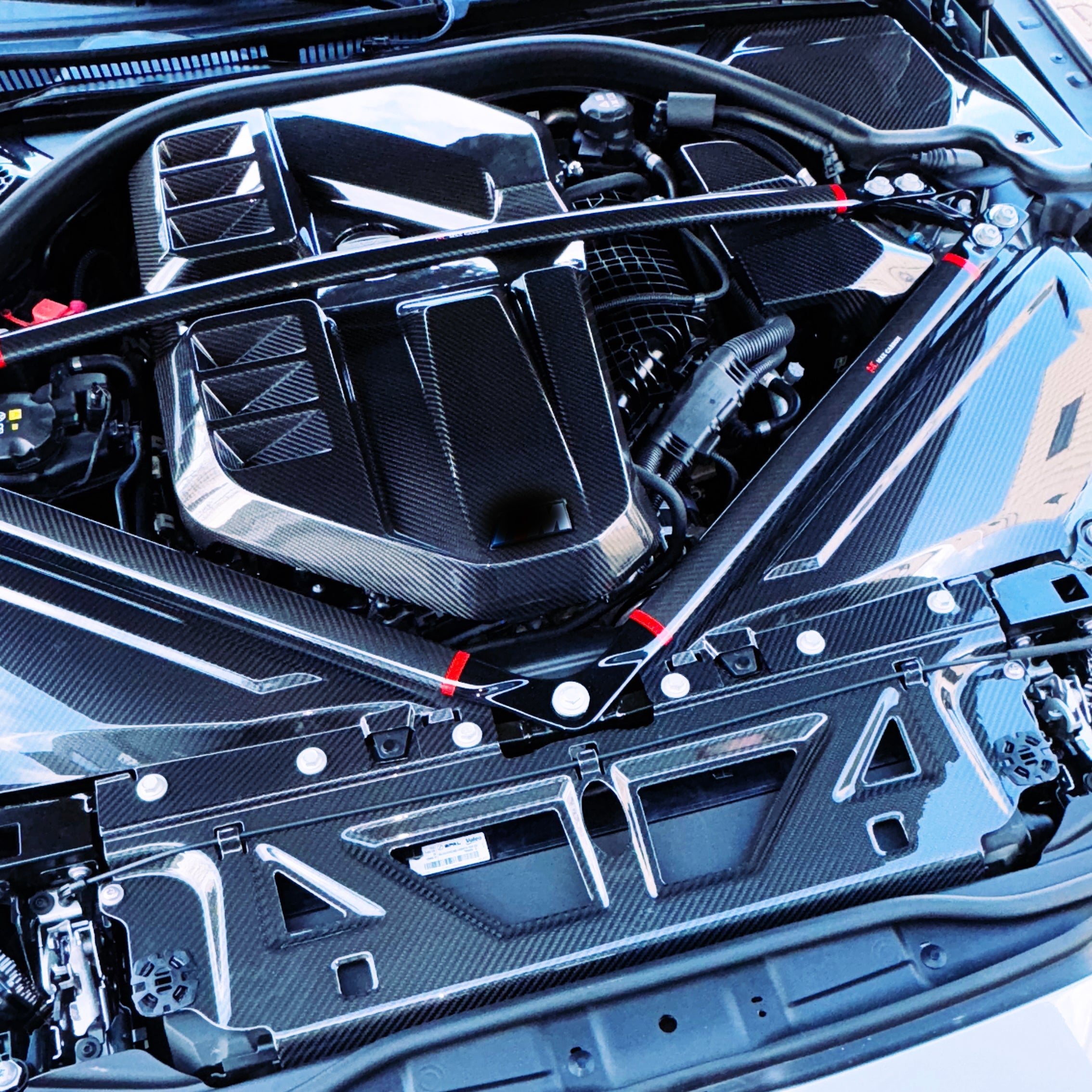 Dry Carbon Batterie Cover passend für BMW M2 G87 / M3 G80 G81 / M4 G82 G83 - Getsdowned