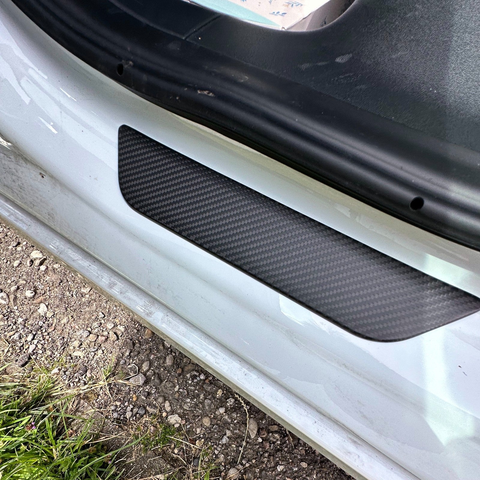 DRY CARBON Performance TÜR Einstiegsleiste Blenden Aufsatz im Satz passend für TESLA MODEL Y - Getsdowned