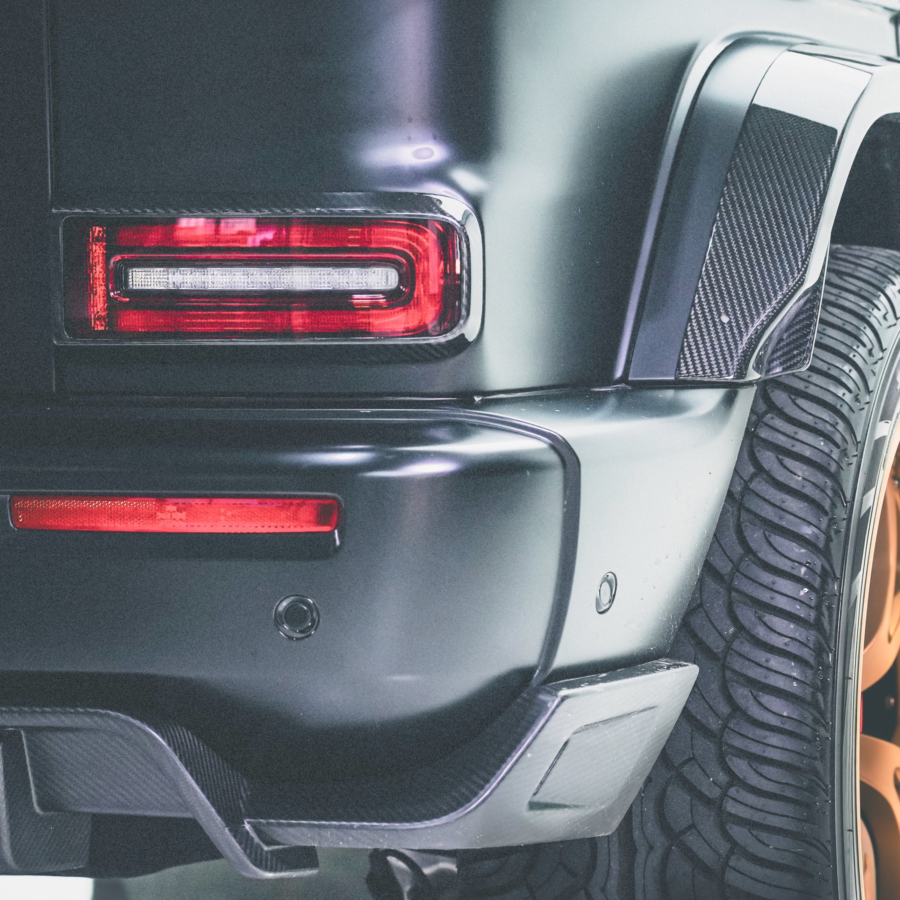 Dry Carbon Heckscheinwerfer Cover passend für Mercedes Benz G-Klasse W465 - Getsdowned